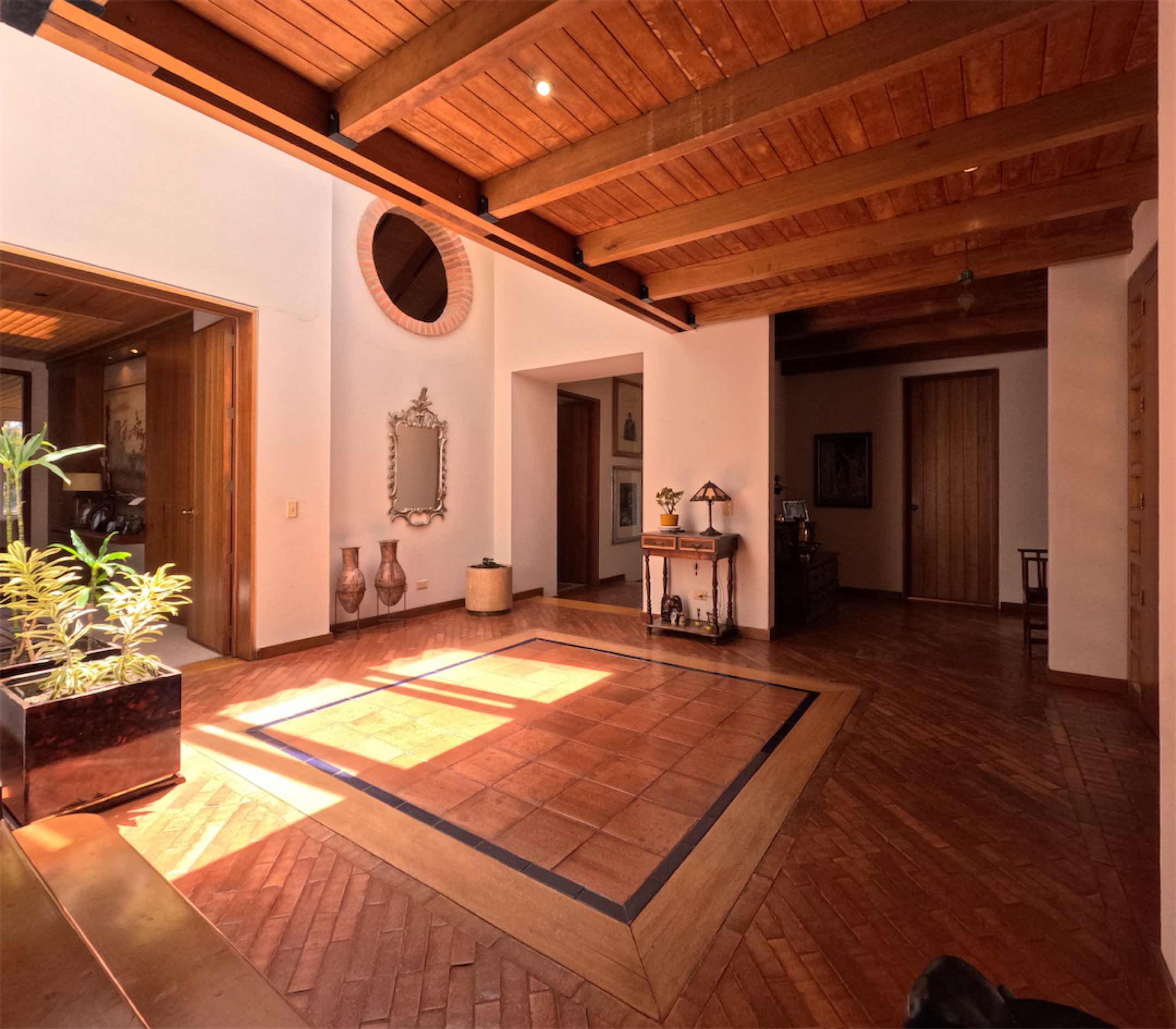 Linda casa campestre de 351 m2 en conjunto cerrado, Sikasue – La Calera