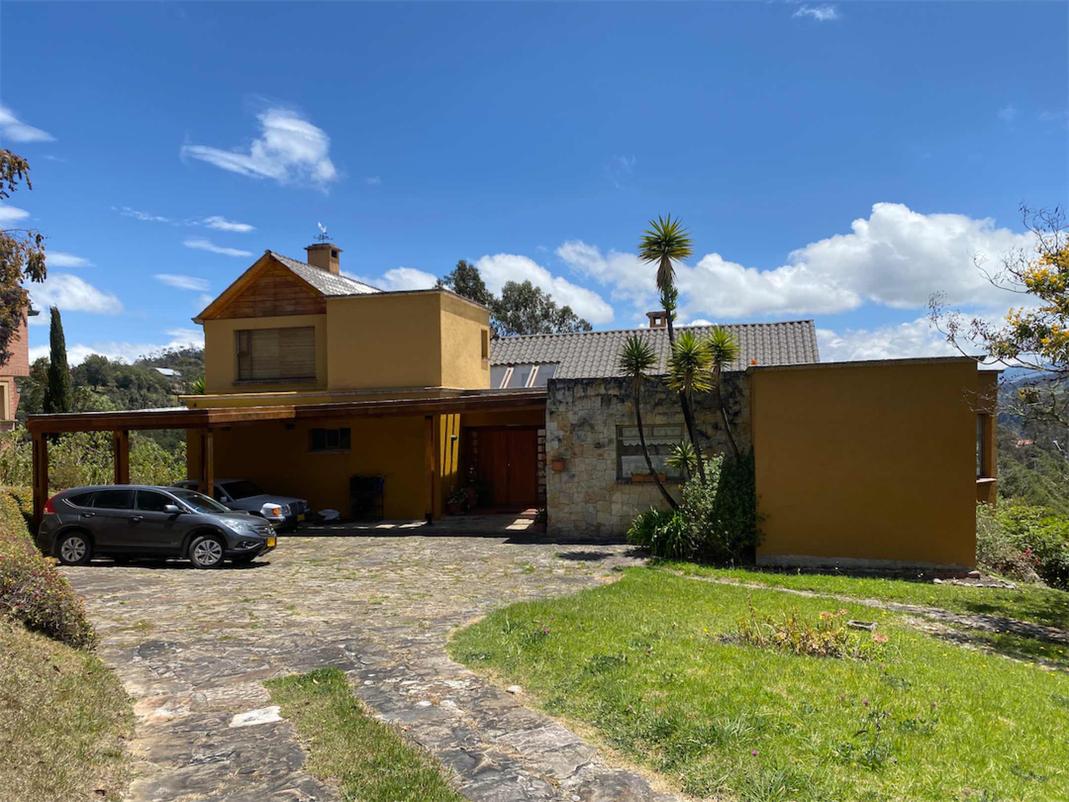 Linda casa campestre de 351 m2 en conjunto cerrado, Sikasue – La Calera