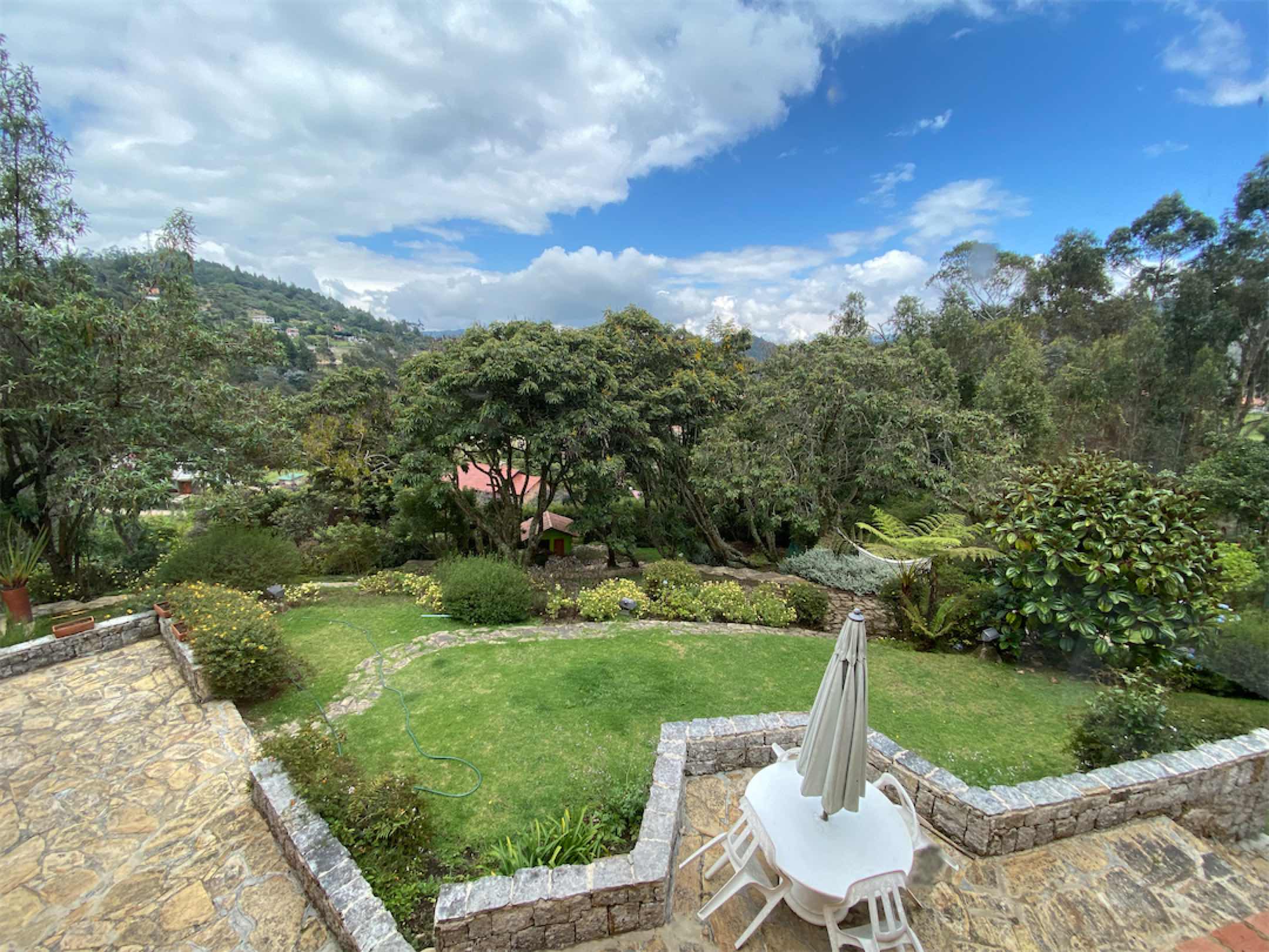 Linda casa campestre de 500m2 en conjunto cerrado Sikasue, La Calera – Cundinamarca