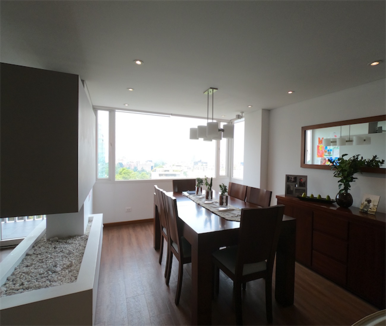 Lindo apartamento dúplex de 208m2 con 2 balcones, en Chicó Alto