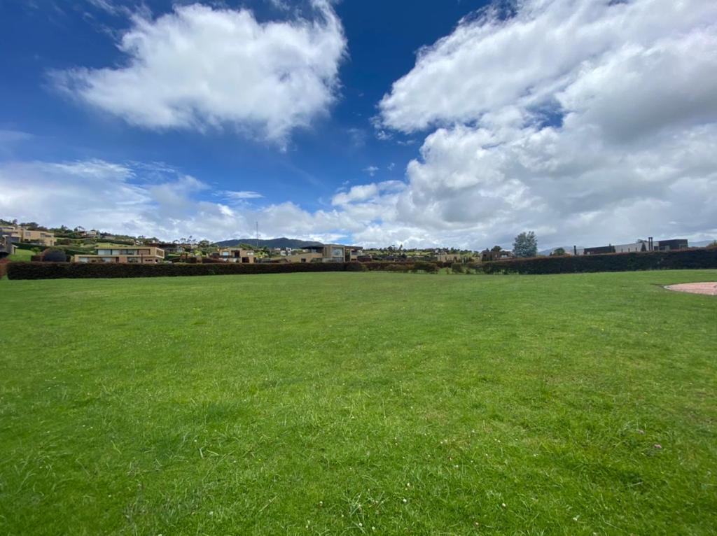 Lindo lote plano de 3.481m2 en Casa de Campo, La Calera