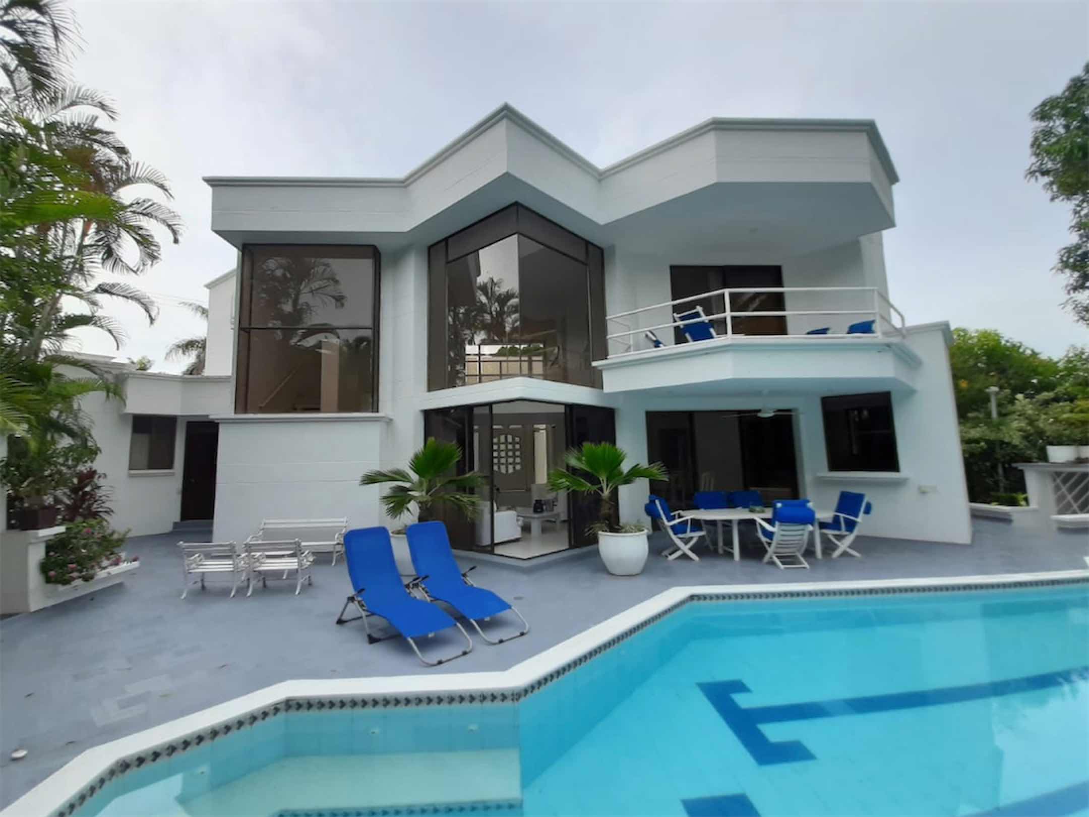 Linda casa de 300m2 con piscina, en El Peñón – Girardot