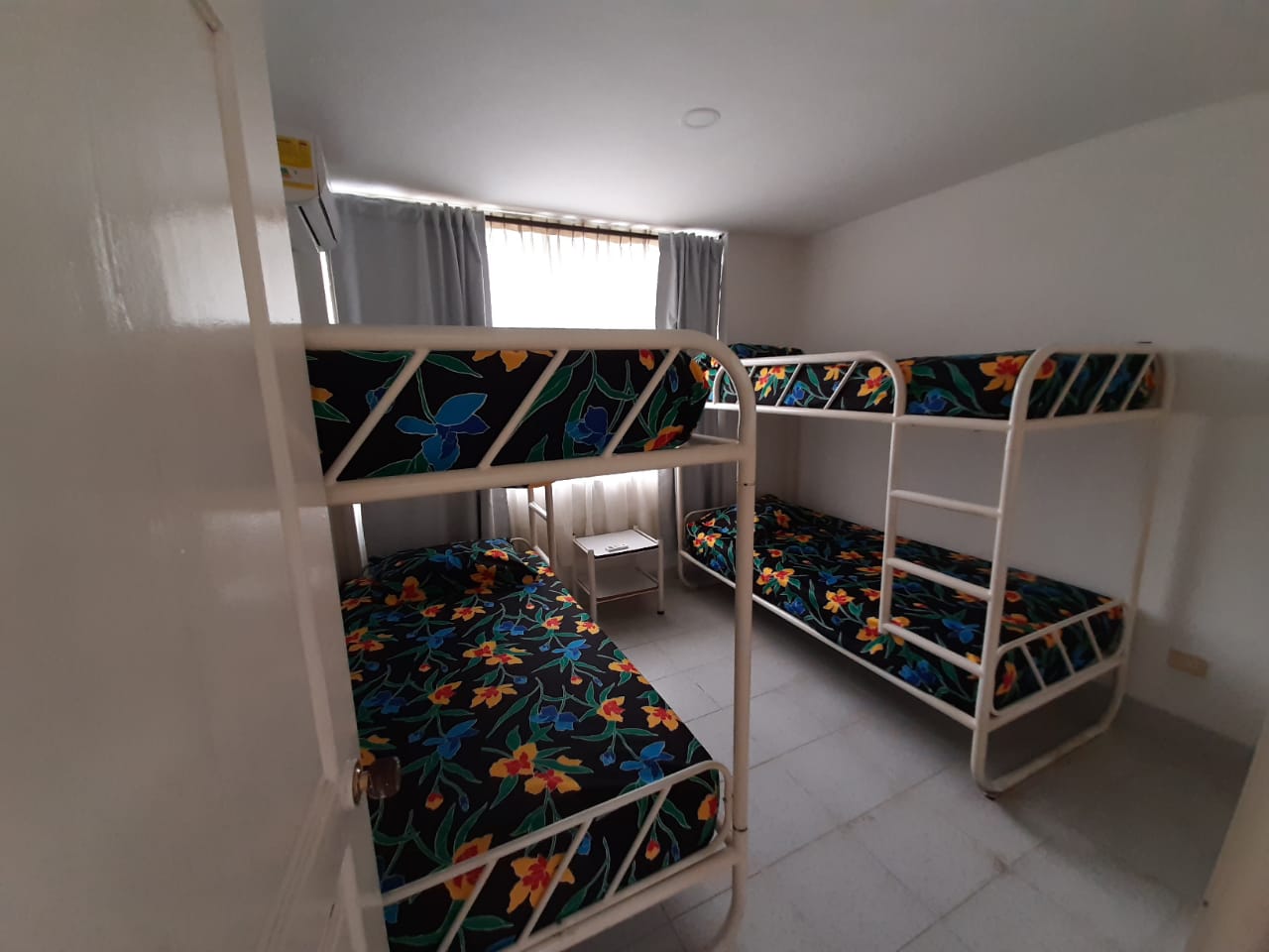 Linda casa de 300m2 con piscina, en El Peñón – Girardot
