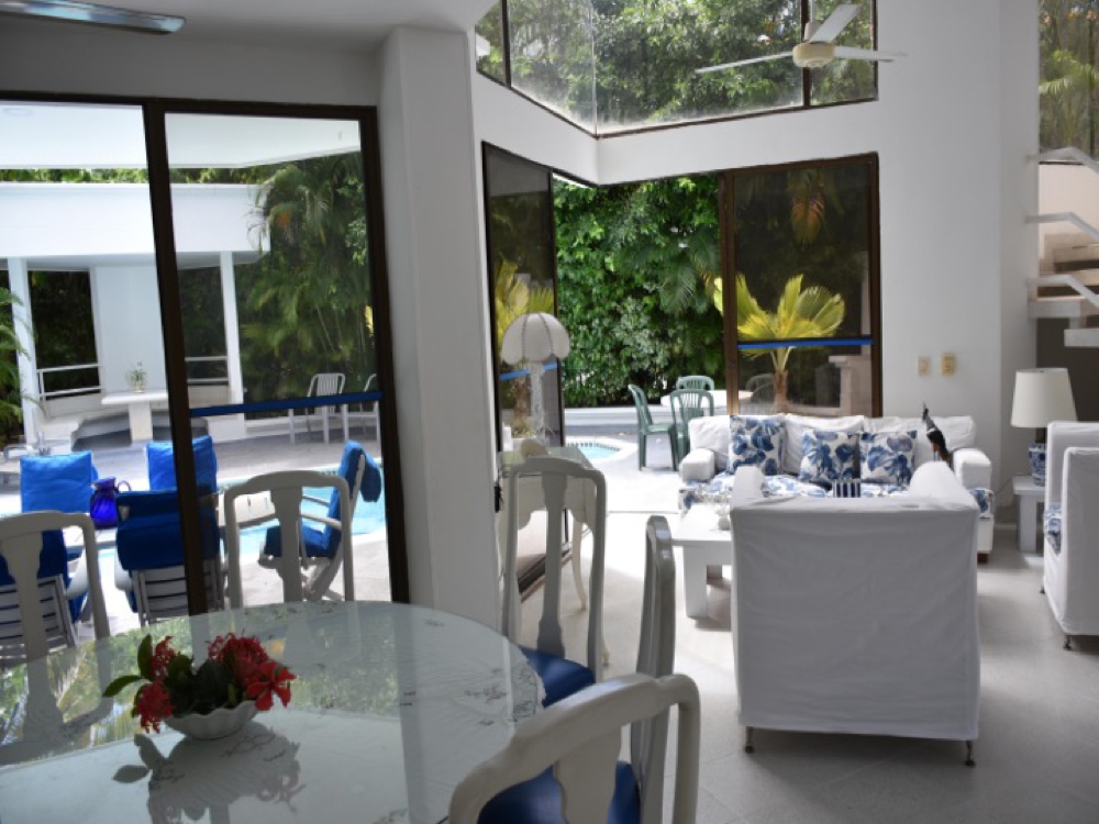 Linda casa de 300m2 con piscina, en El Peñón – Girardot