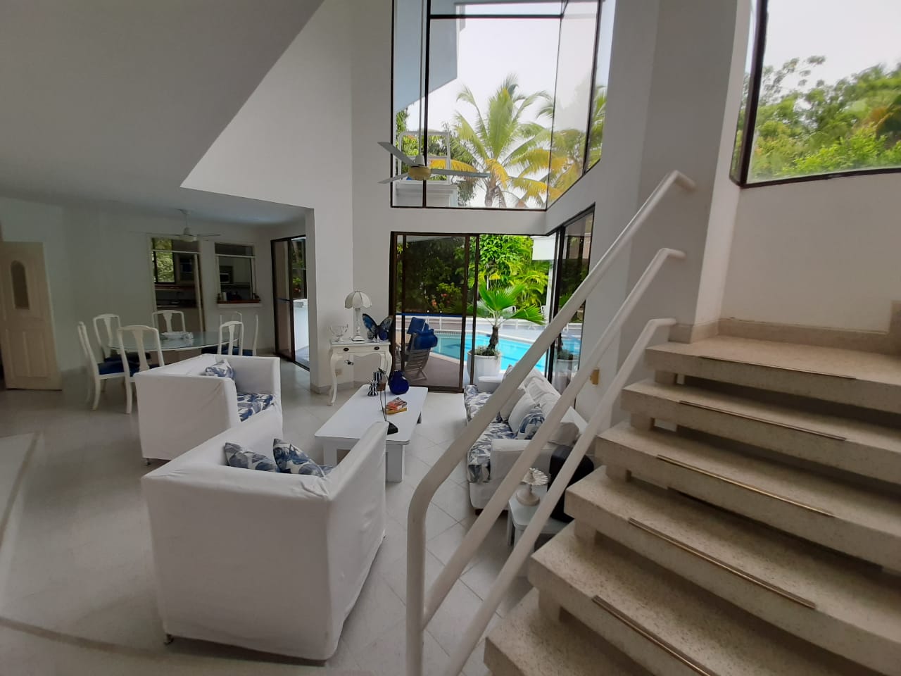 Linda casa de 300m2 con piscina, en El Peñón – Girardot