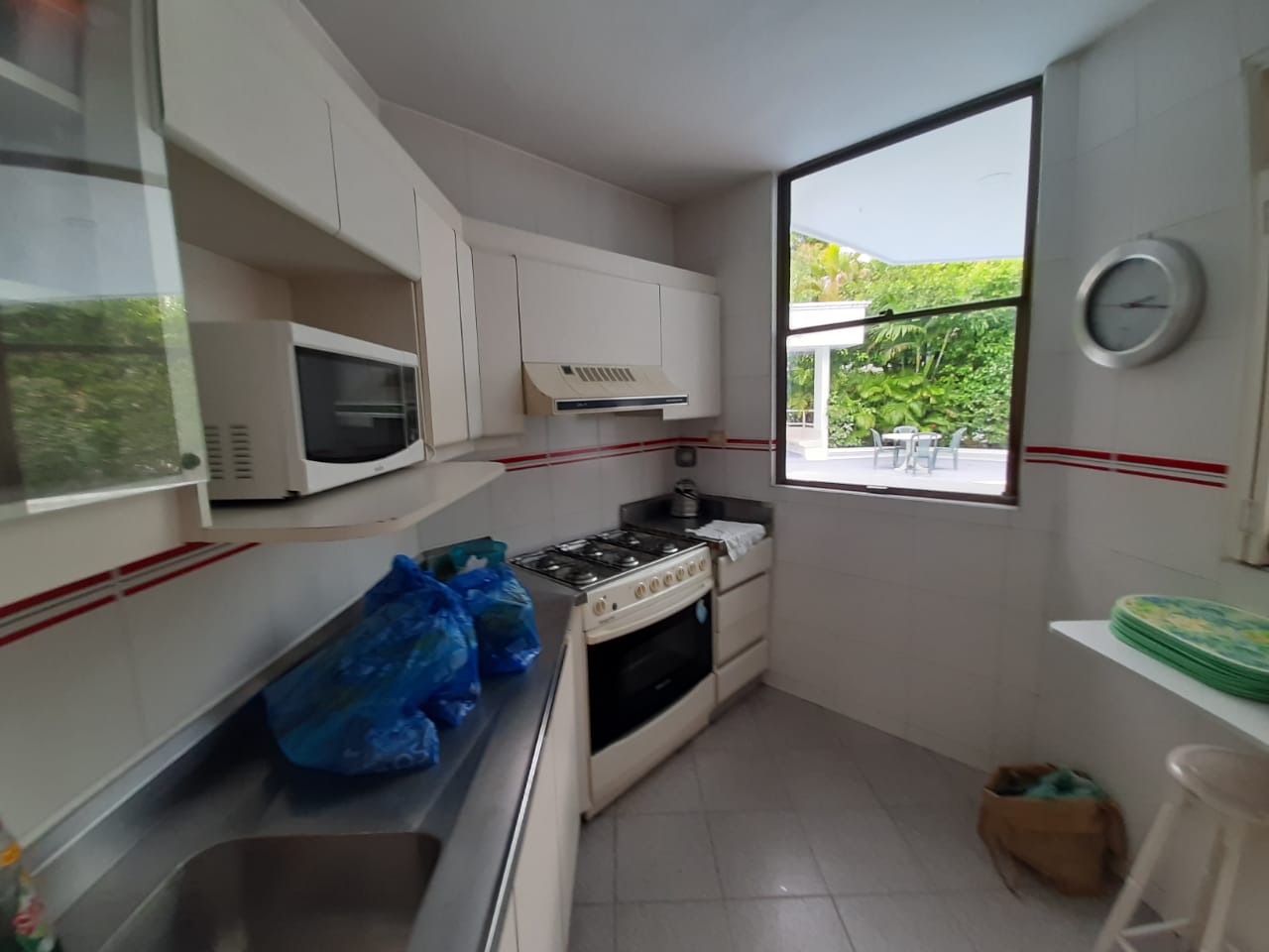 Linda casa de 300m2 con piscina, en El Peñón – Girardot