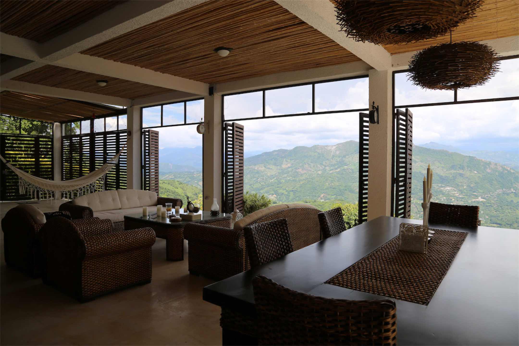 Linda finca amoblada, con piscina y espectacular vista en Villeta