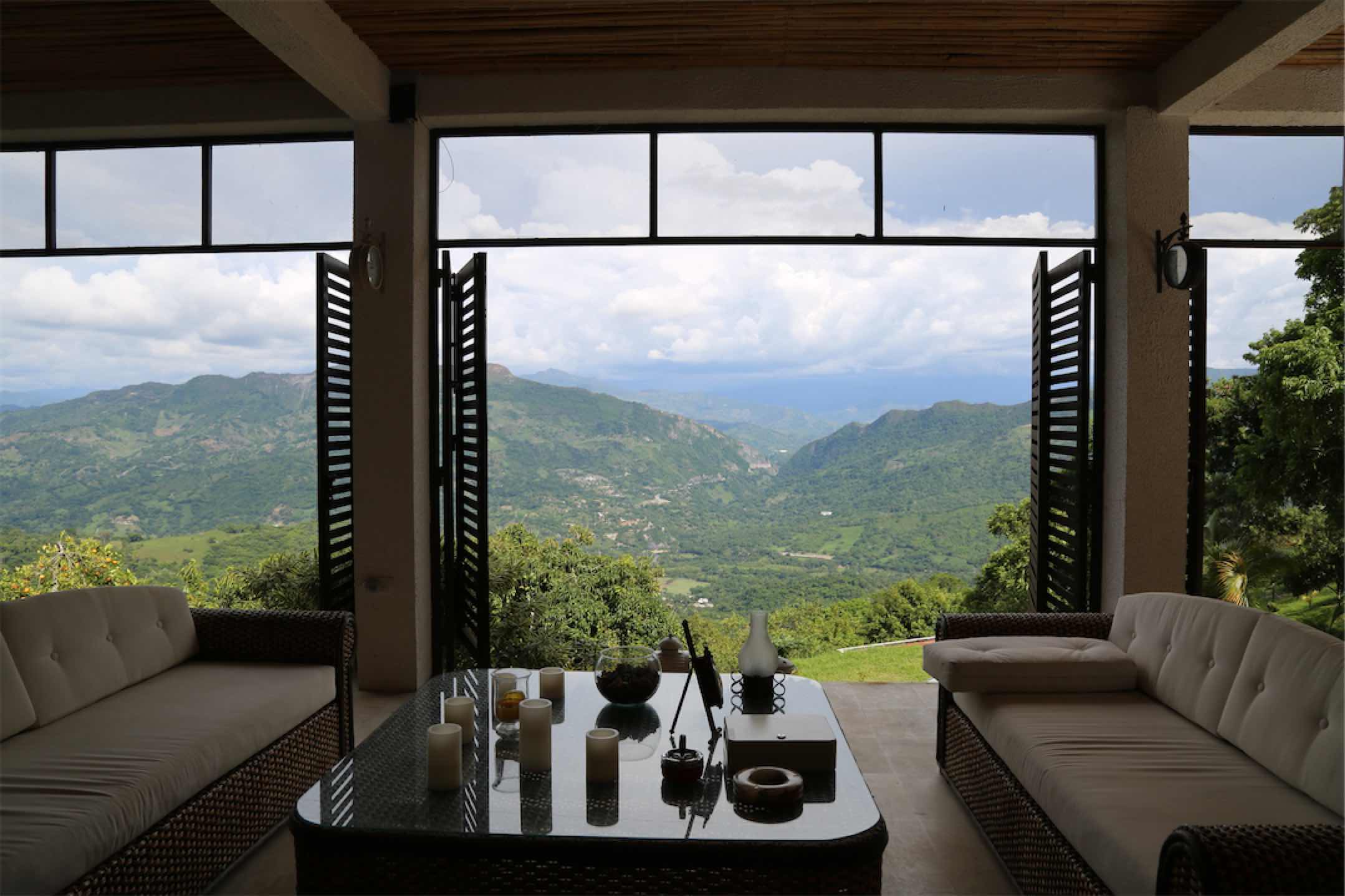Linda finca amoblada, con piscina y espectacular vista en Villeta