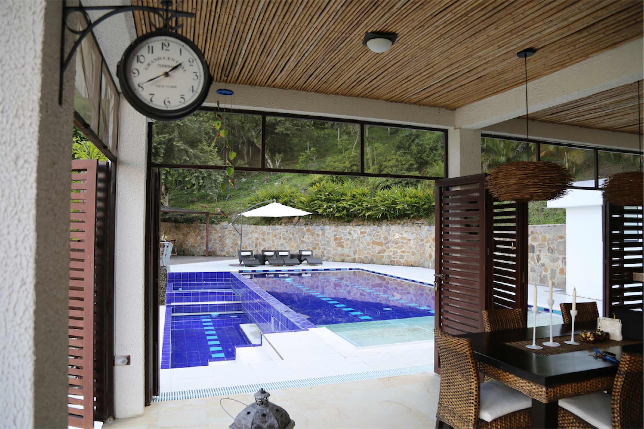 Linda finca amoblada, con piscina y espectacular vista en Villeta
