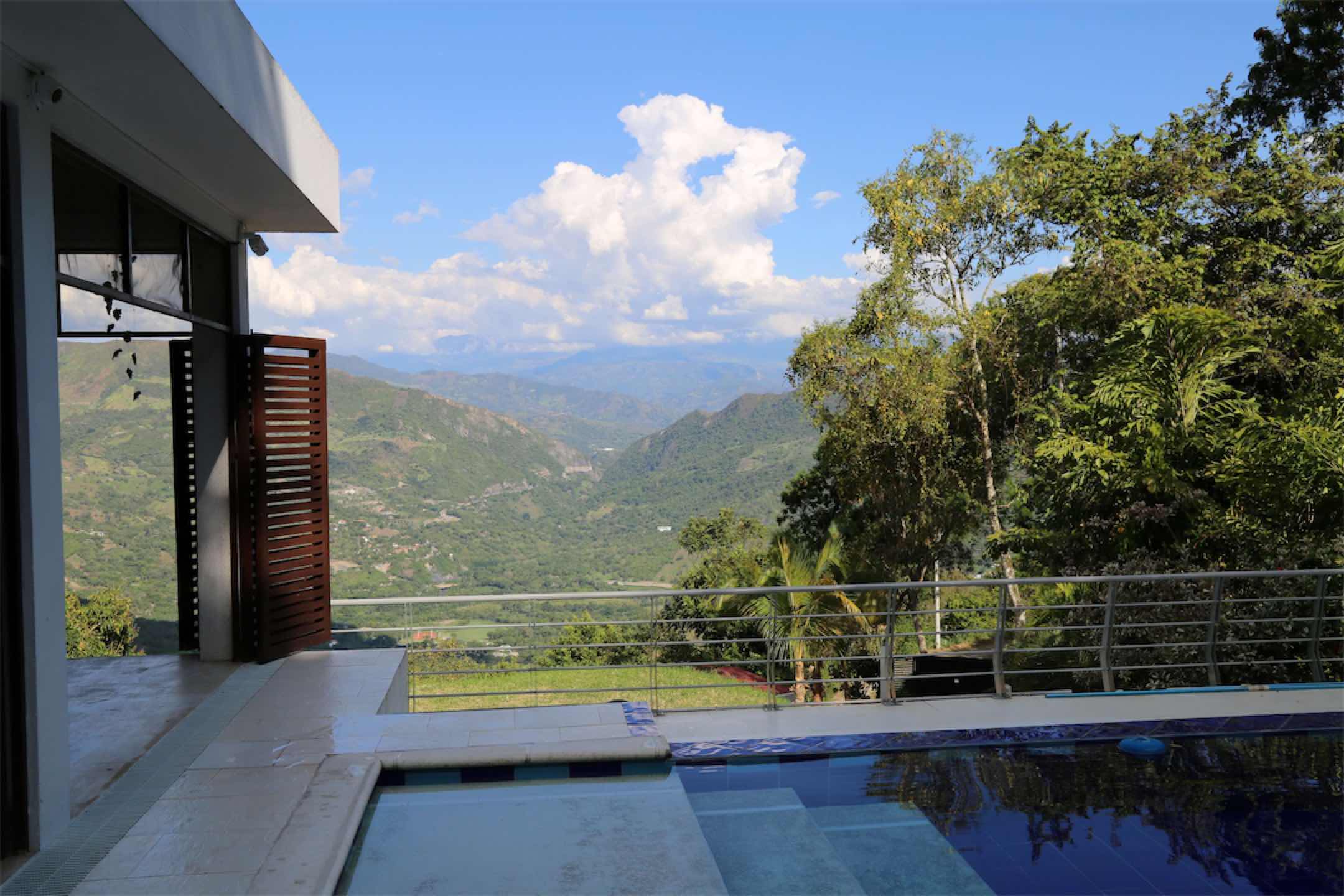 Linda finca amoblada, con piscina y espectacular vista en Villeta