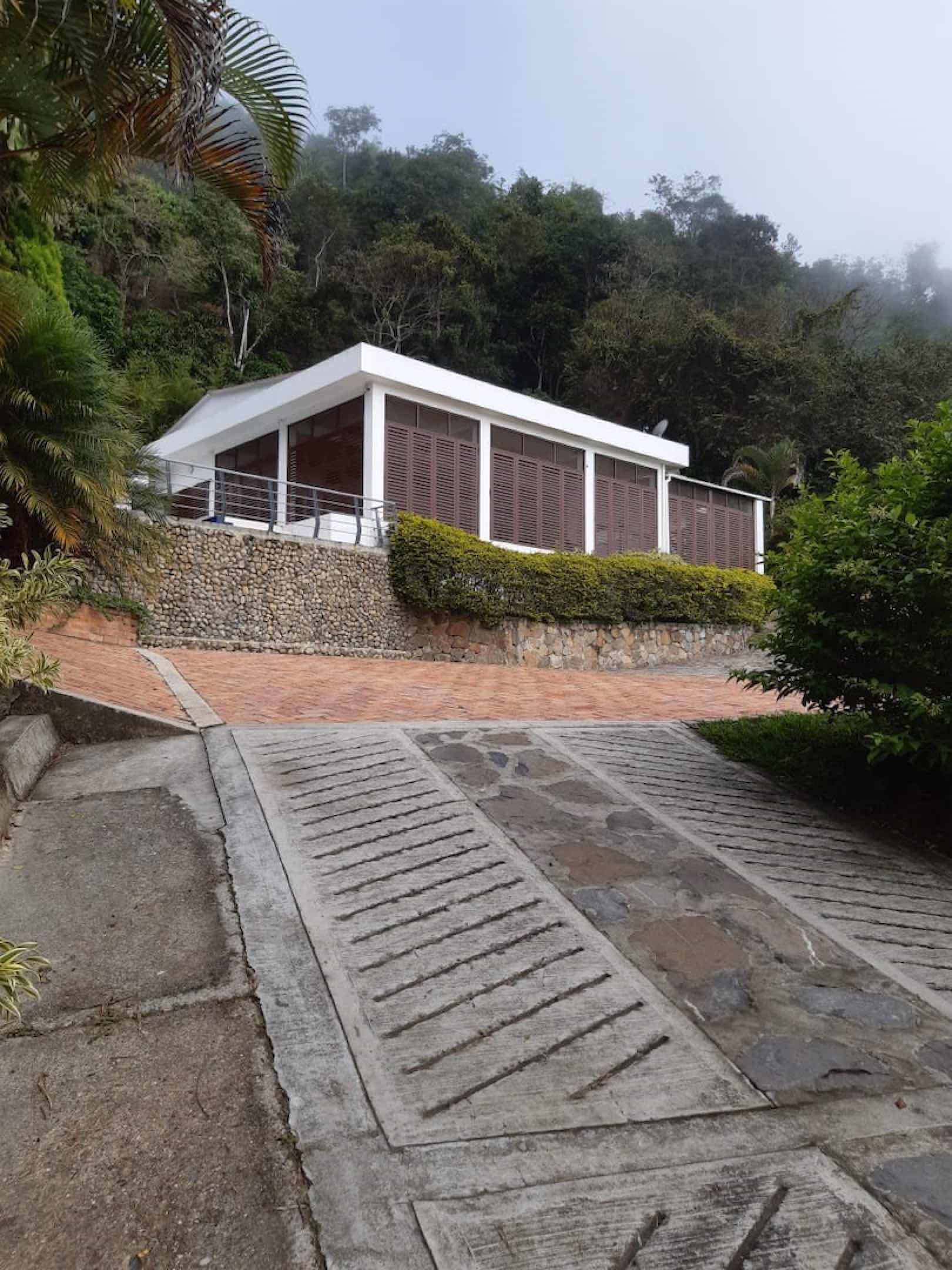 Linda finca amoblada, con piscina y espectacular vista en Villeta