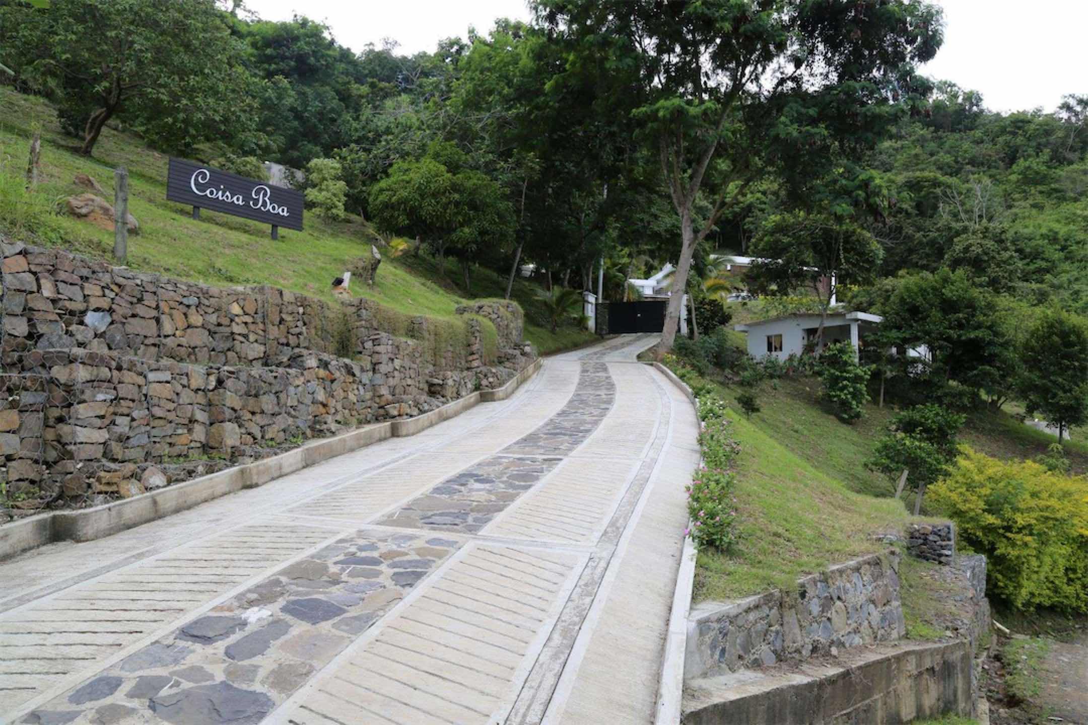 Linda finca amoblada, con piscina y espectacular vista en Villeta