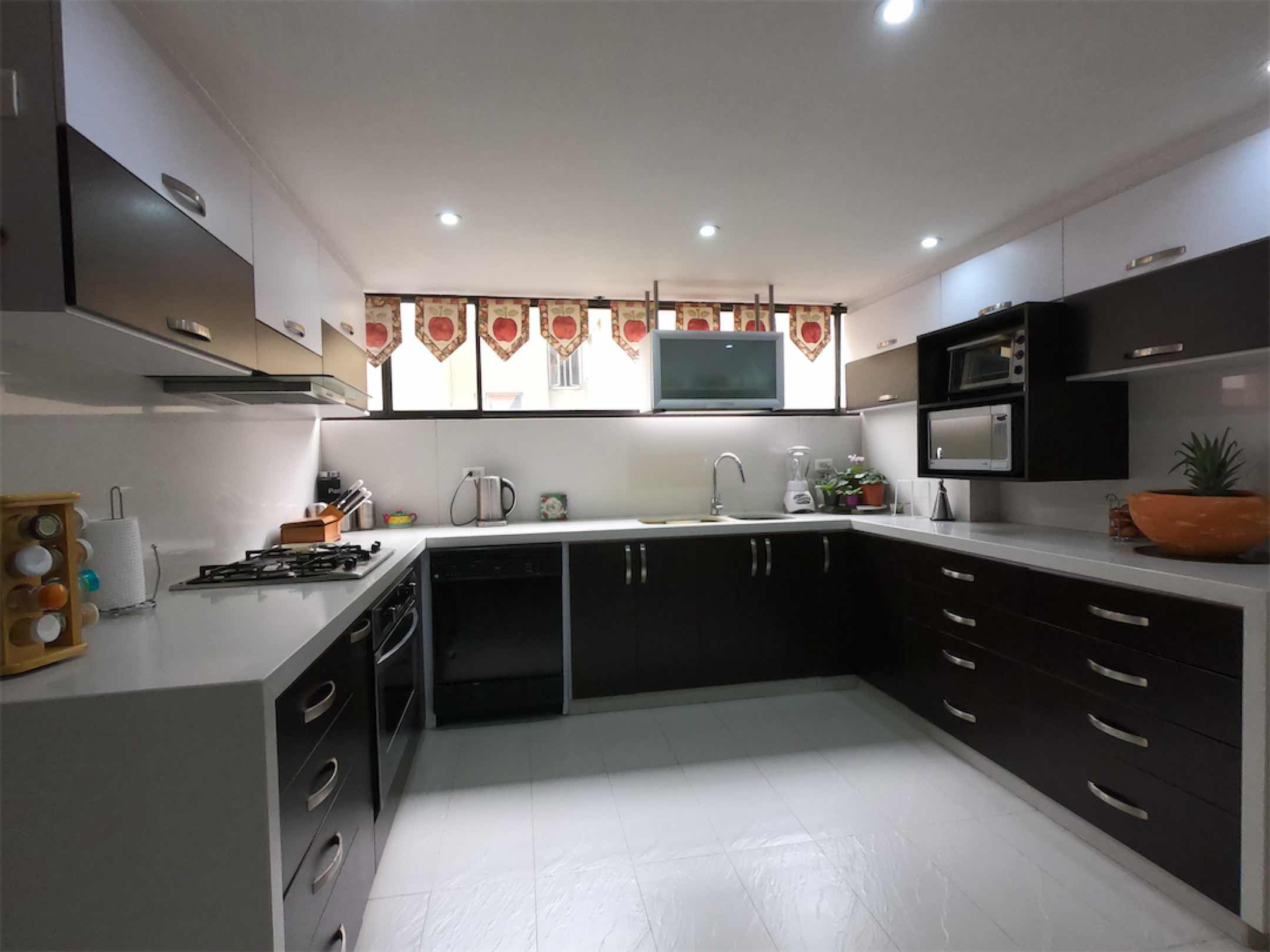 Lindo apartamento remodelado de 240m2, en Santa Bárbara