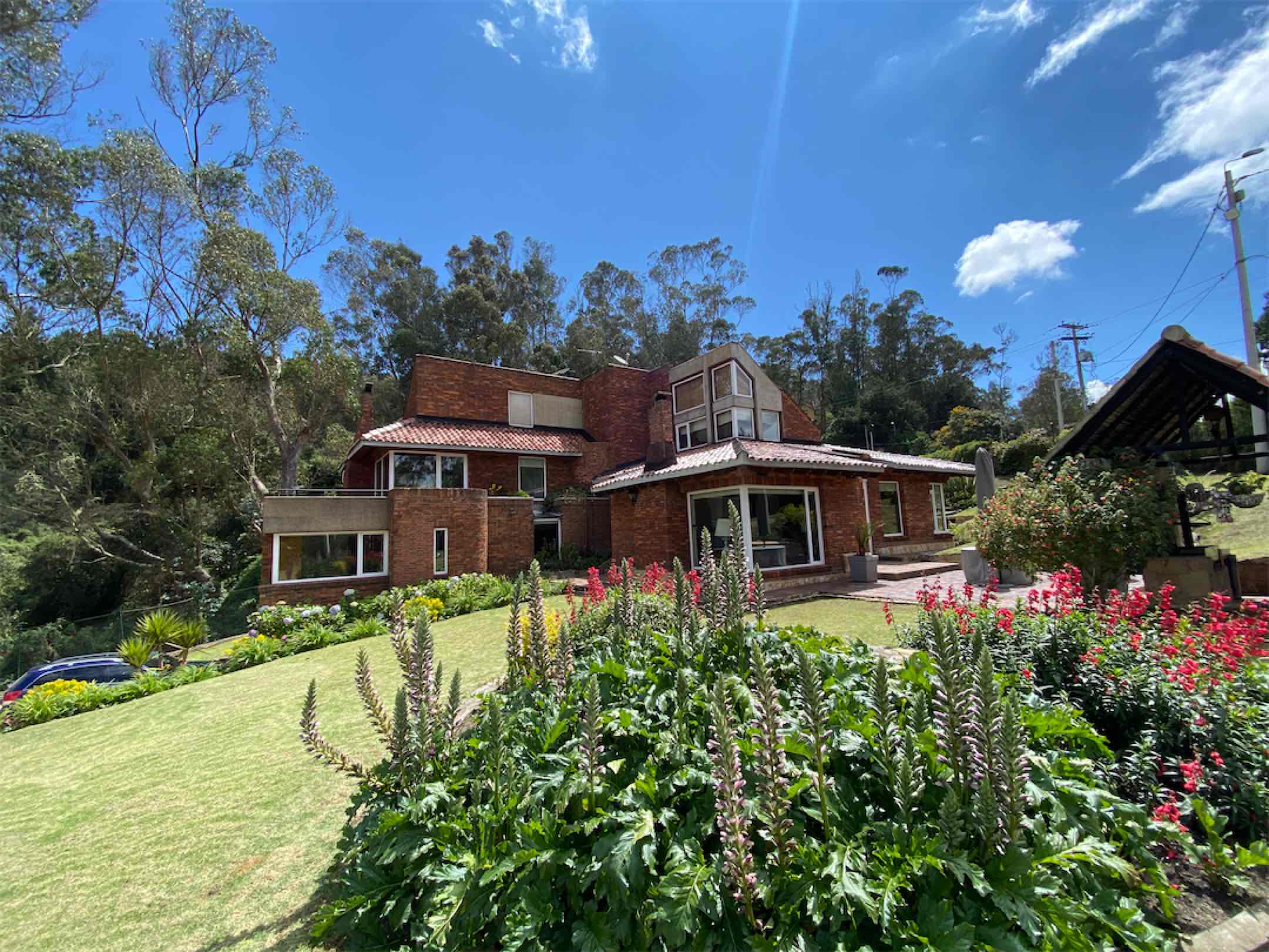 Espectacular casa de 500 m2 antes del peaje vía La Calera