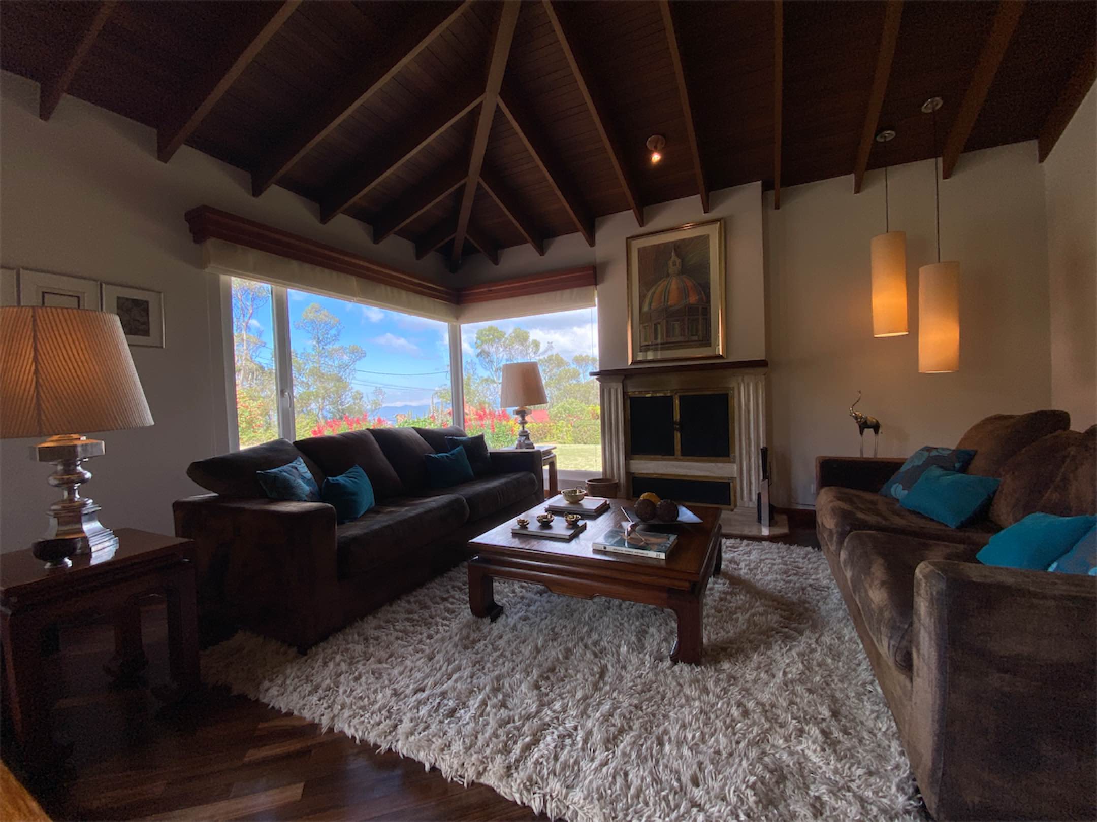Espectacular casa de 500 m2 antes del peaje vía La Calera