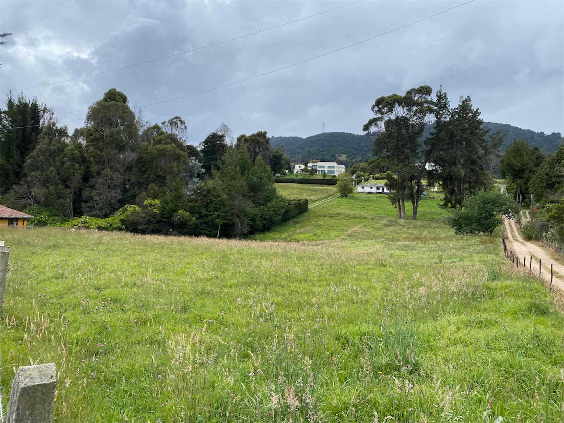 Lindo lote de 5.800 m2 en el Sector La Virgen, El Salitre – La Calera