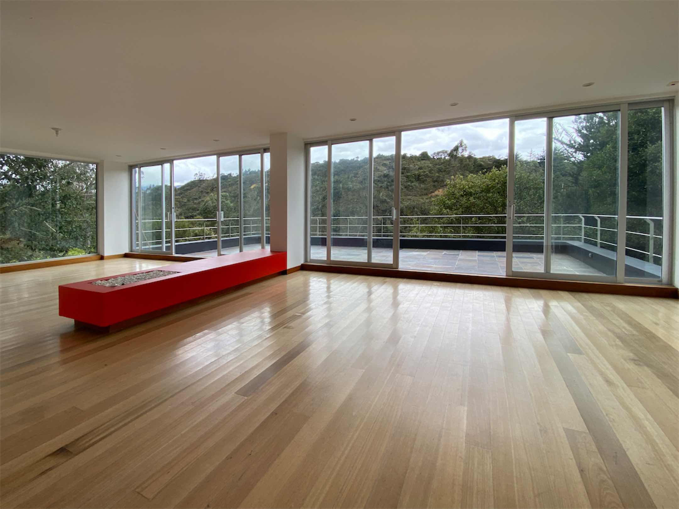 Moderna casa estilo Bauhaus de 410m2 en El Hato, Zona 6, La Calera