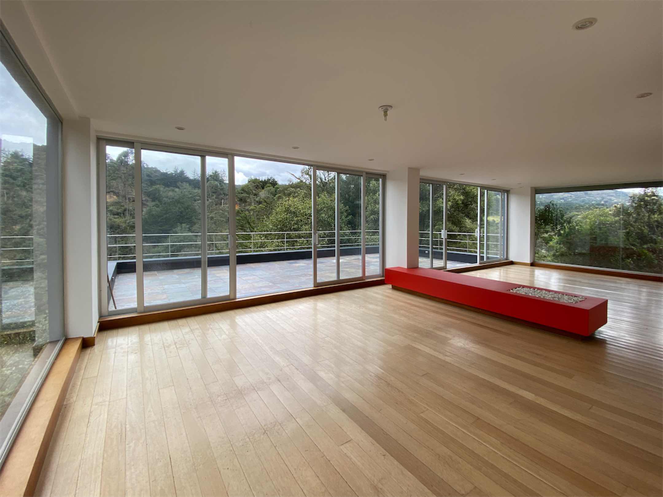 Moderna casa estilo Bauhaus de 410m2 en El Hato, Zona 6, La Calera