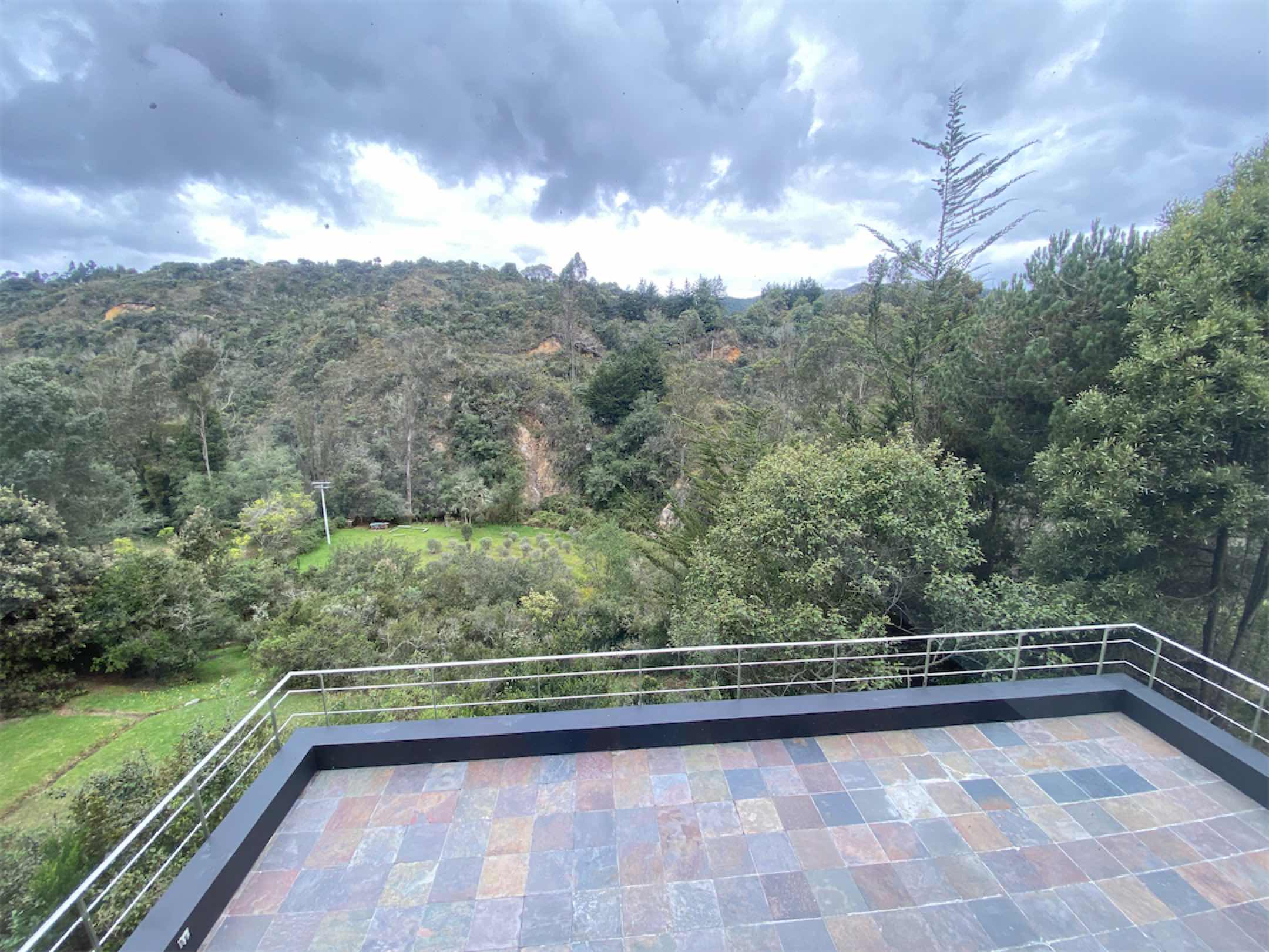 Moderna casa estilo Bauhaus de 410m2 en El Hato, Zona 6, La Calera