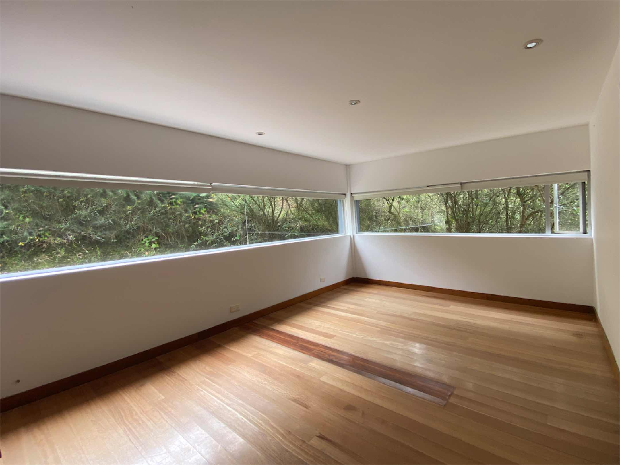 Moderna casa estilo Bauhaus de 410m2 en El Hato, Zona 6, La Calera