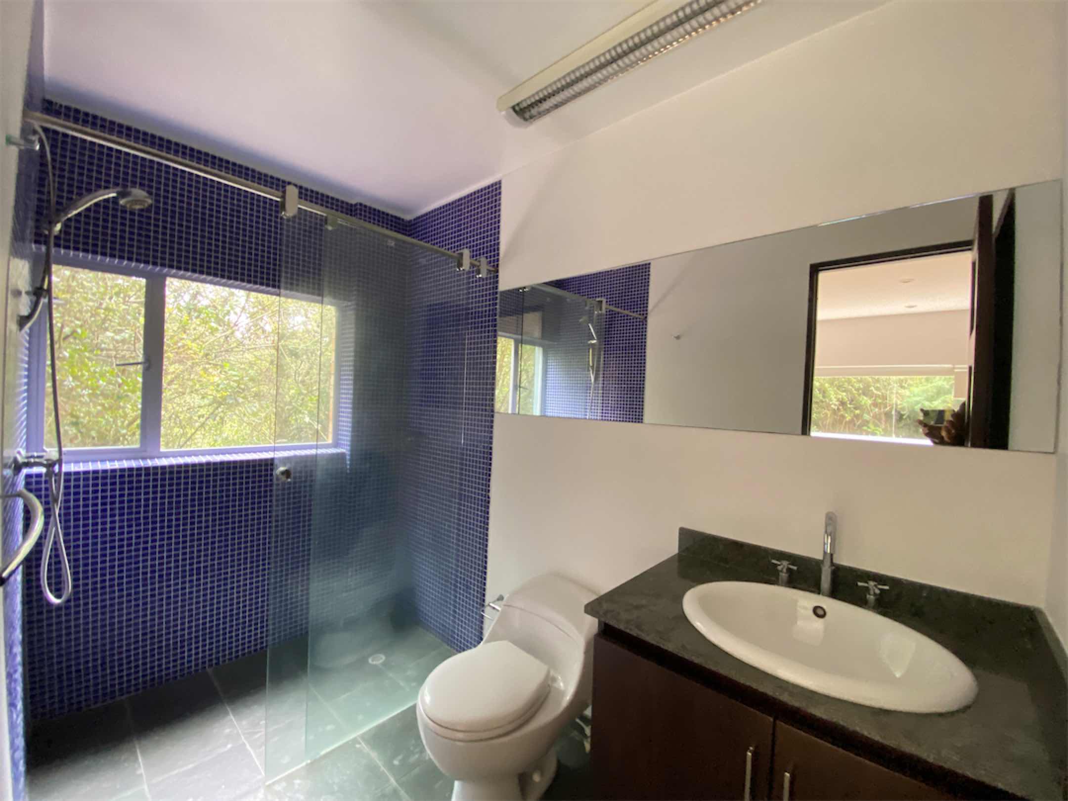 Moderna casa estilo Bauhaus de 410m2 en El Hato, Zona 6, La Calera