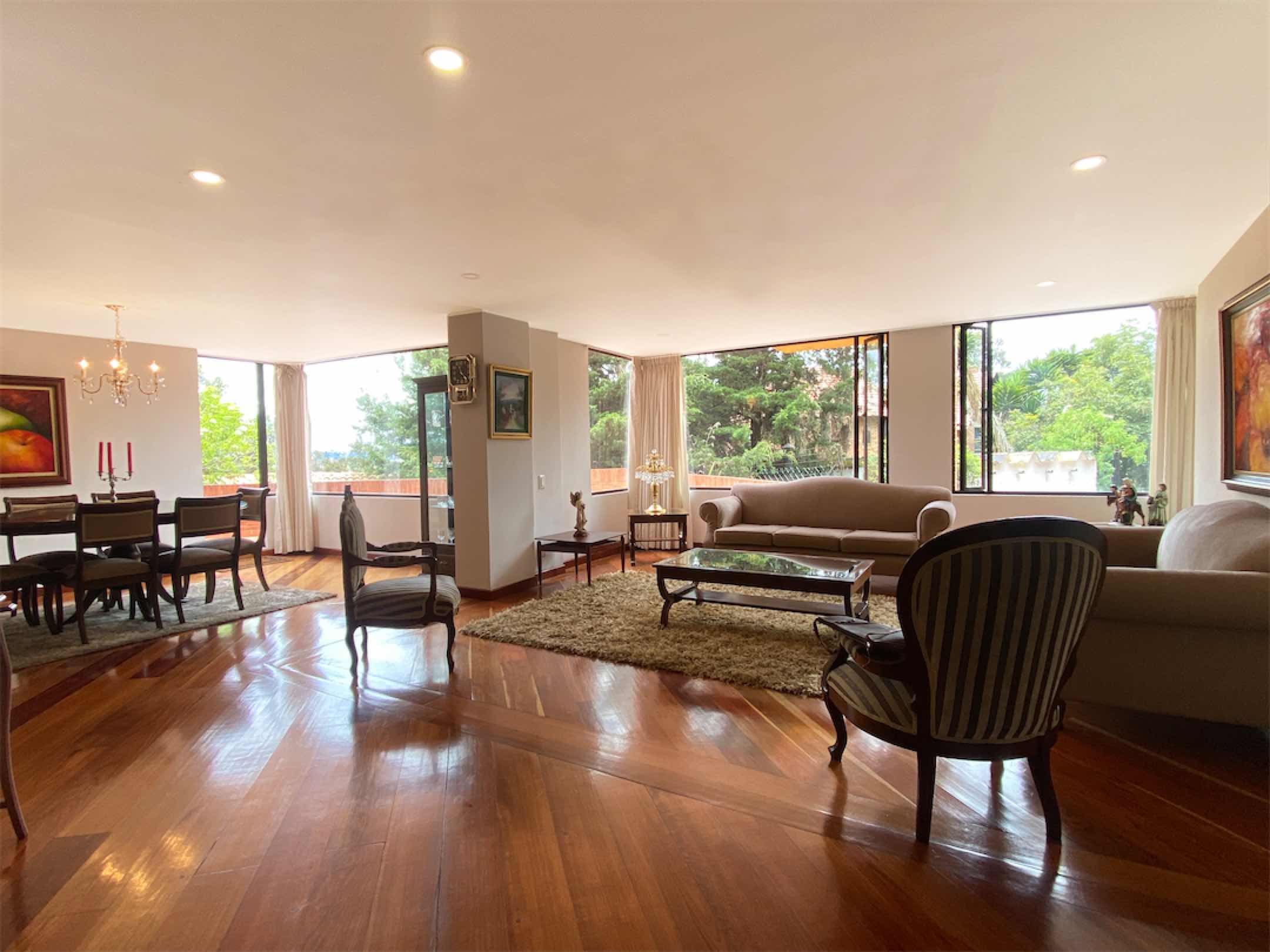Lindo apartamento dúplex de 205m2 más terraza en Bosque de Pinos