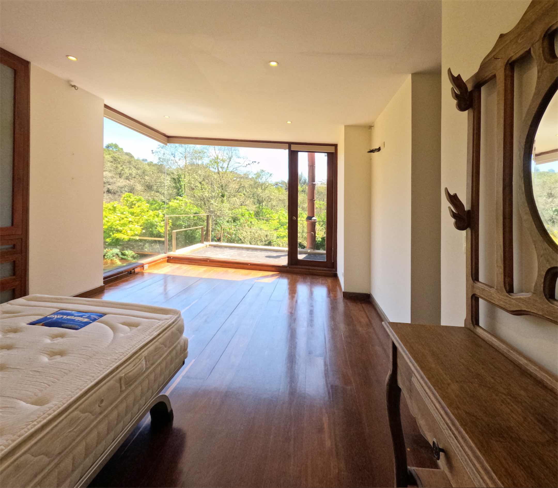 Un refugio privado de autor, con lago propio y 15.000 m² de naturaleza. El Hato, La Calera – Cund.