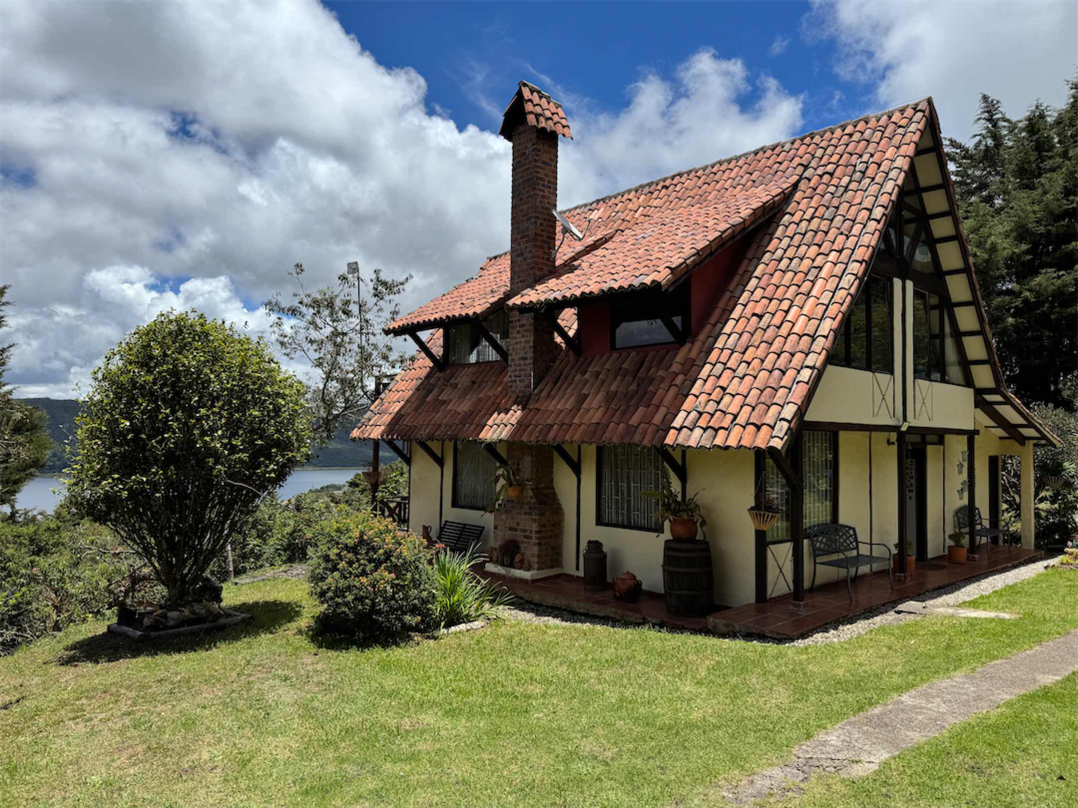 Encantador chalet campestre frente al Embalse San Rafael. La Calera – Cundinamarca