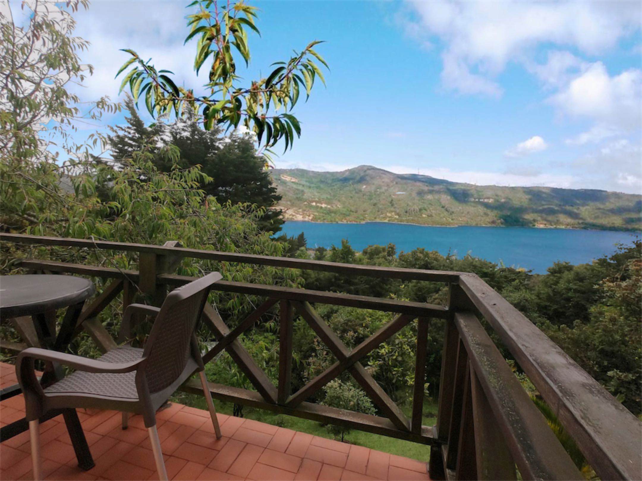 Encantador chalet campestre frente al Embalse San Rafael. La Calera – Cundinamarca