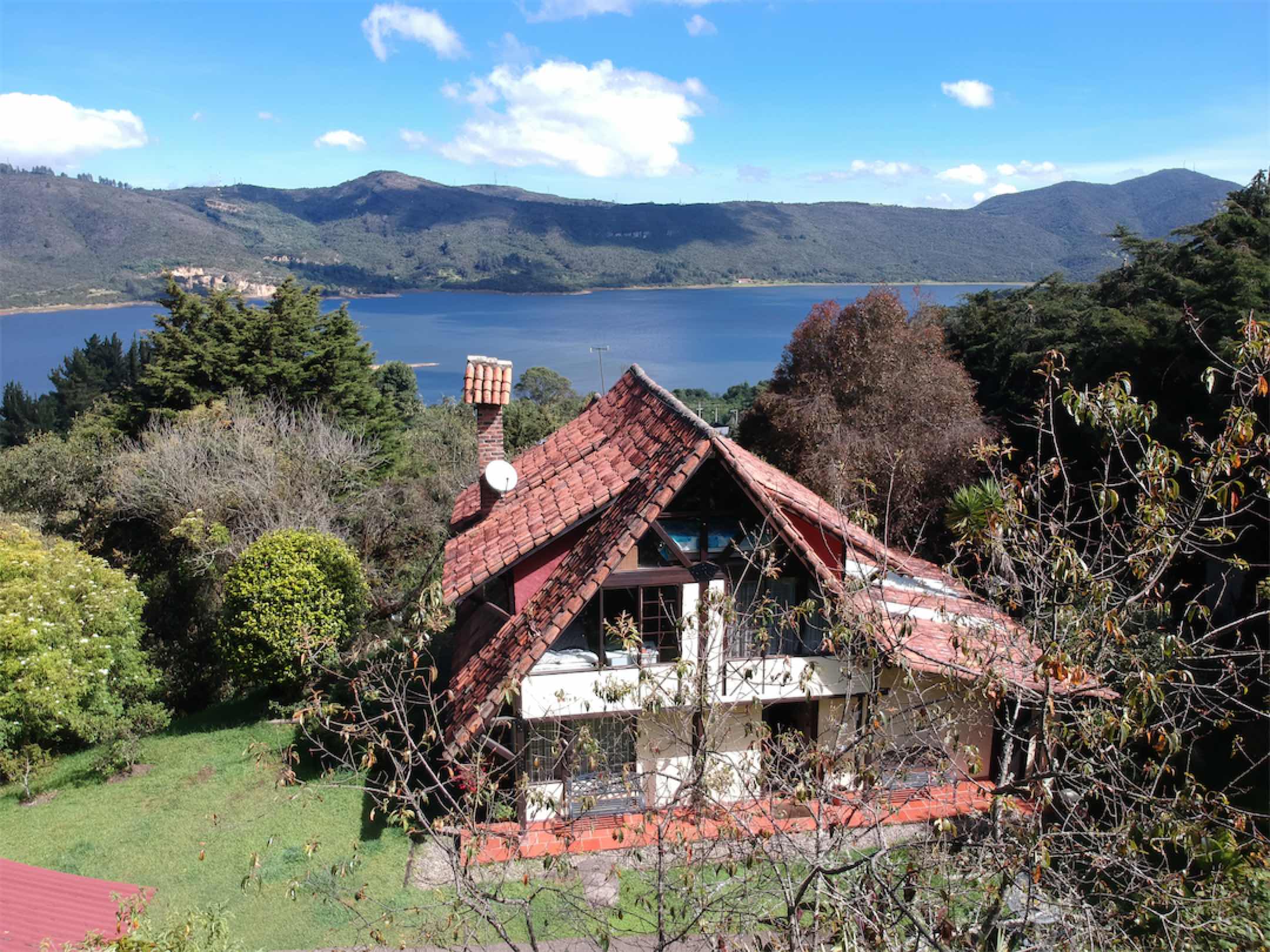 Encantador chalet campestre frente al Embalse San Rafael. La Calera – Cundinamarca