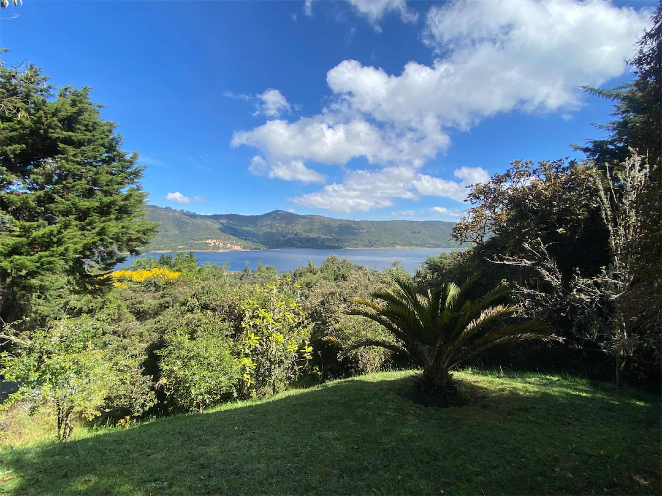 Encantador chalet campestre frente al Embalse San Rafael. La Calera – Cundinamarca