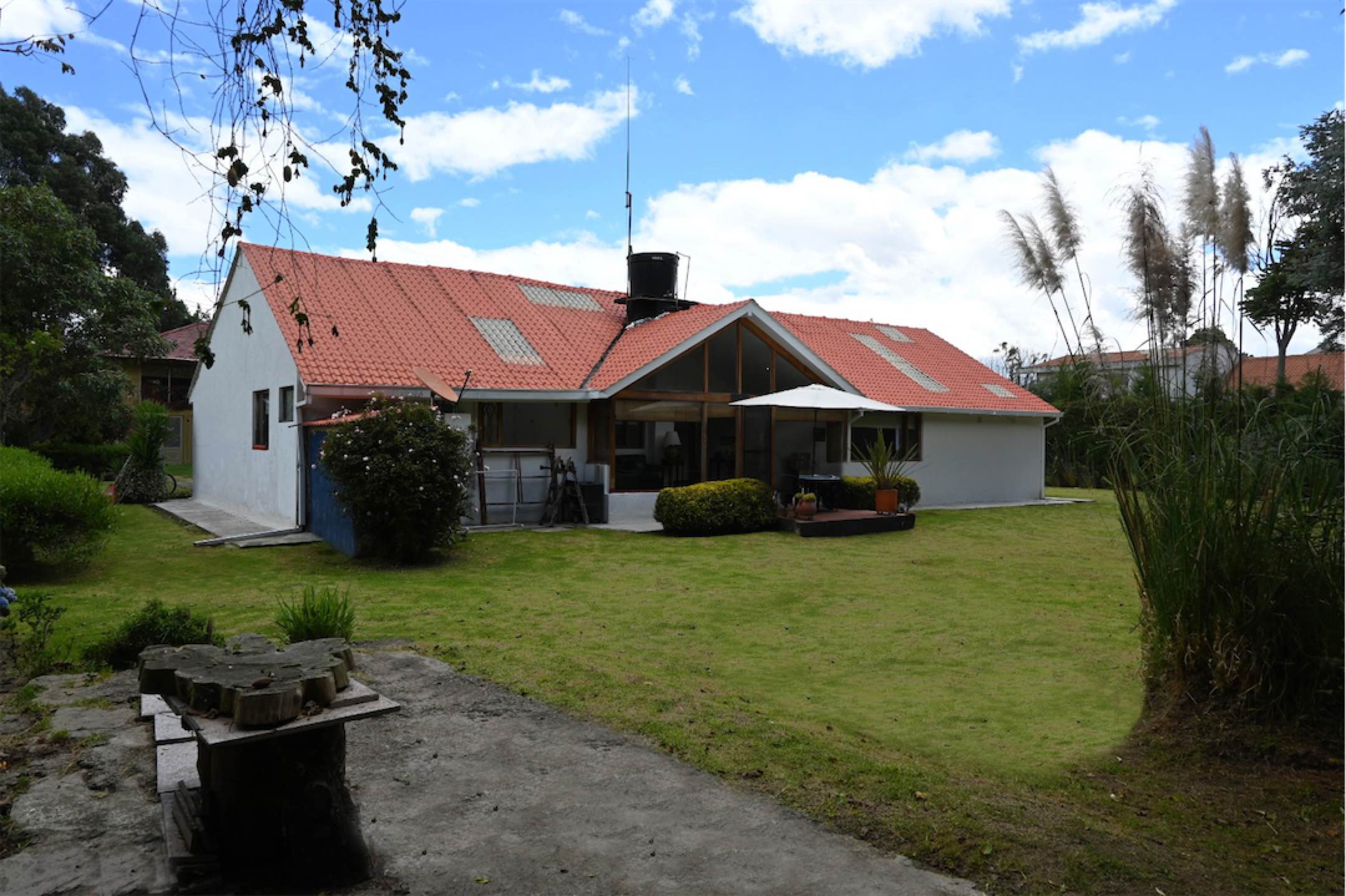 Linda casa campestre REMODELADA de 200m2, en Parcelas de Cota