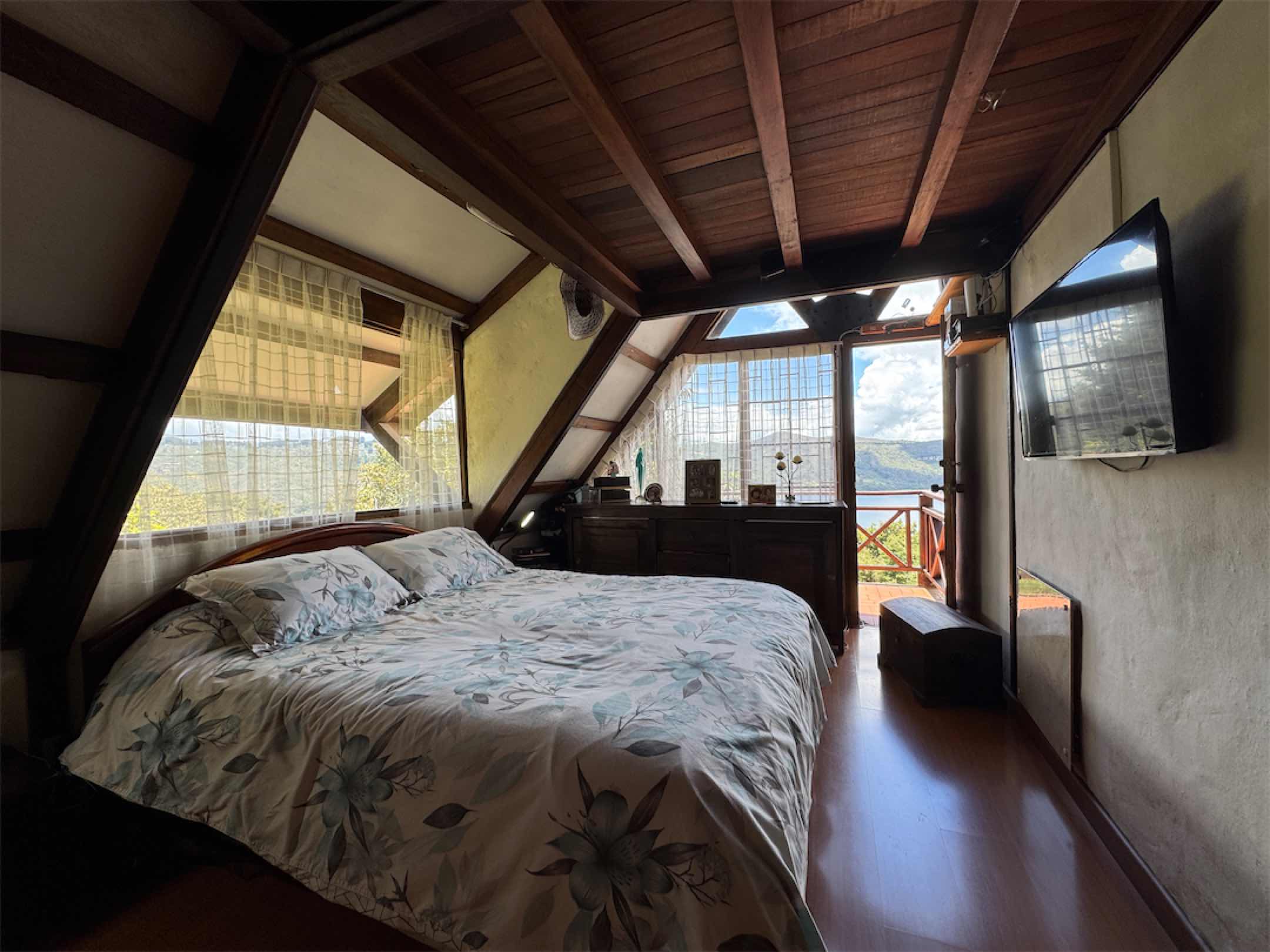 Encantador chalet campestre frente al Embalse San Rafael. La Calera – Cundinamarca