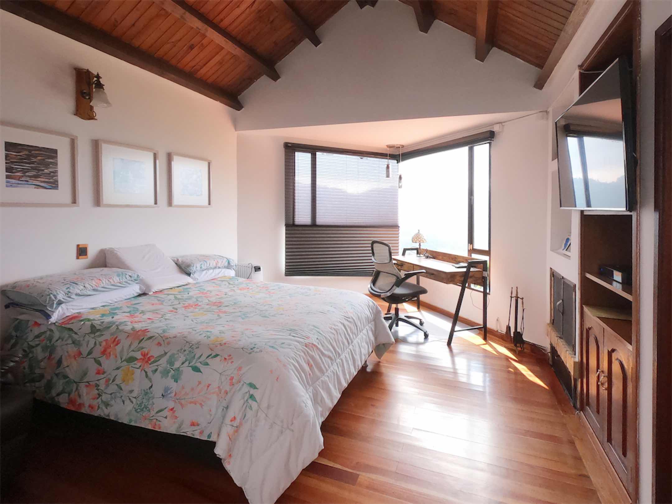 Linda casa de 380m2 en Conjunto Cerrado Bosques de La Calera-Cund