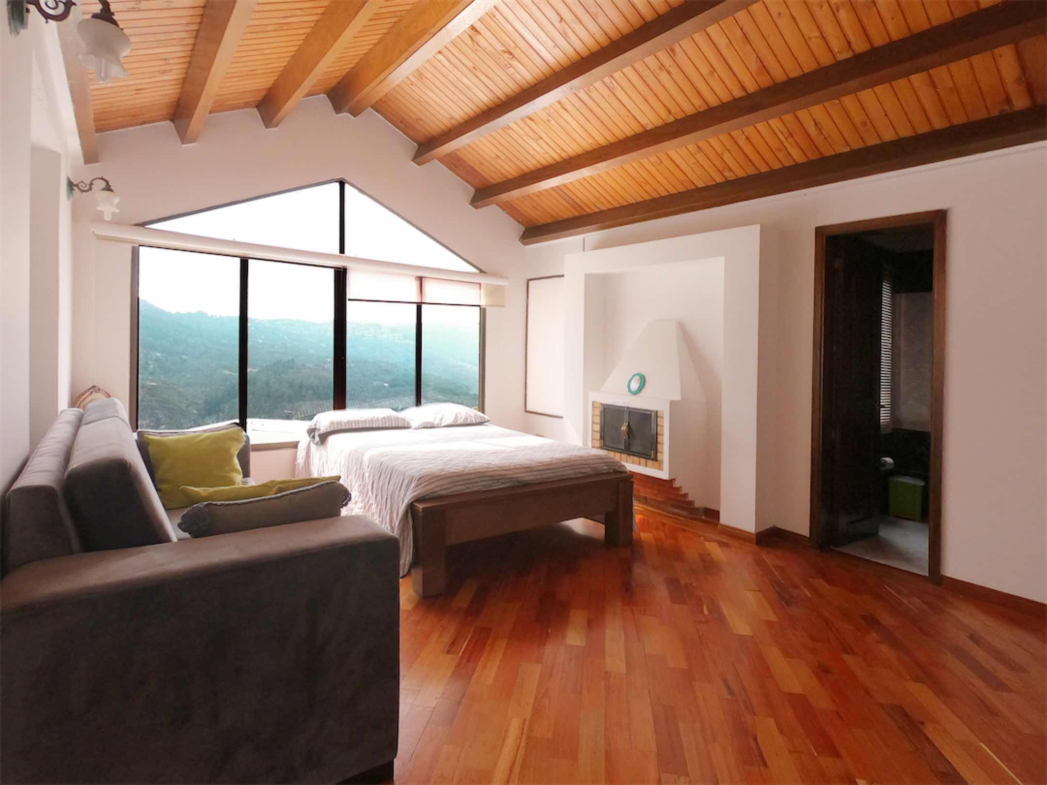 Linda casa de 380m2 en Conjunto Cerrado Bosques de La Calera-Cund