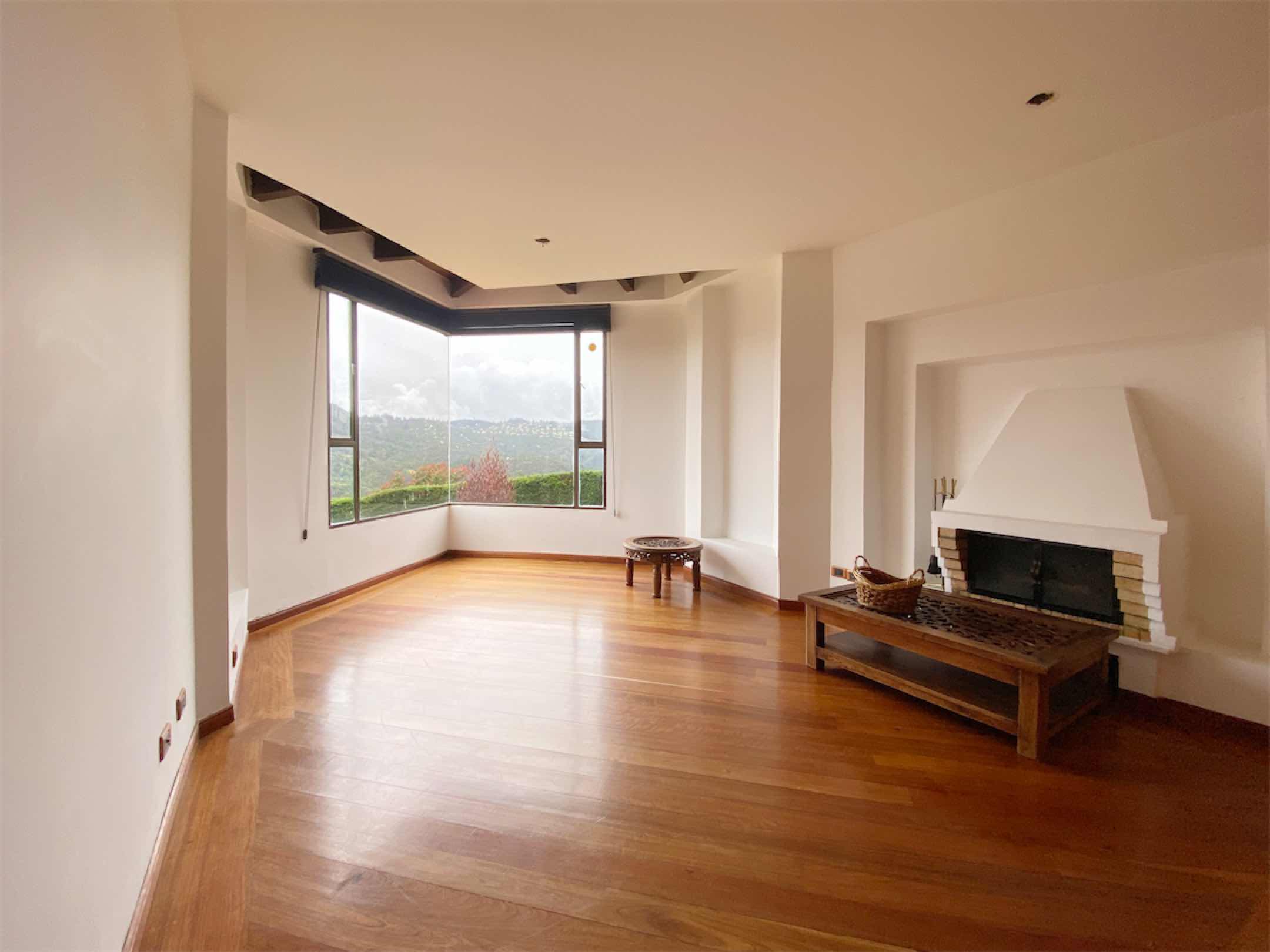 Linda casa de 380m2 en Conjunto Cerrado Bosques de La Calera-Cund