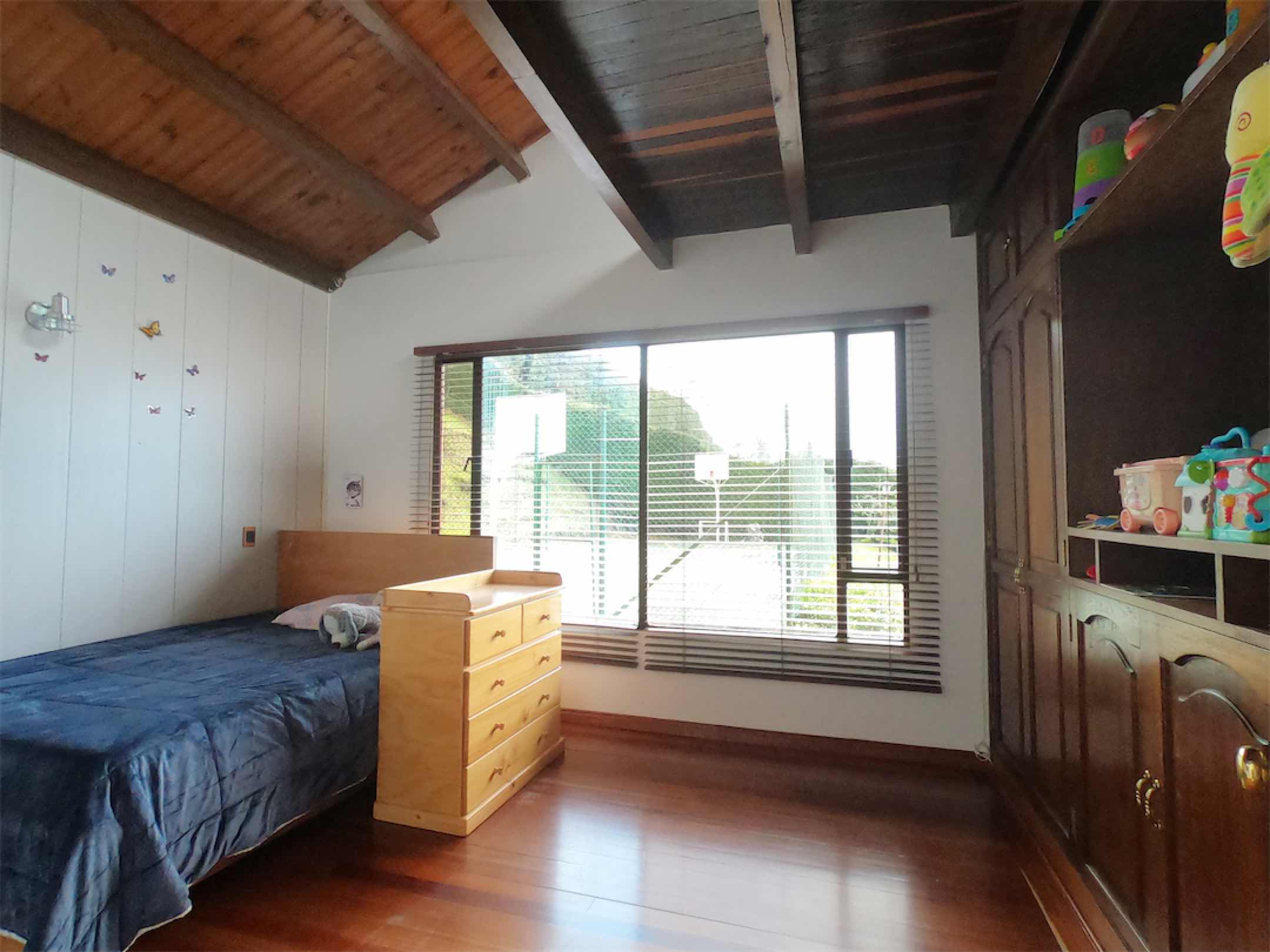 Linda casa de 380m2 en Conjunto Cerrado Bosques de La Calera-Cund