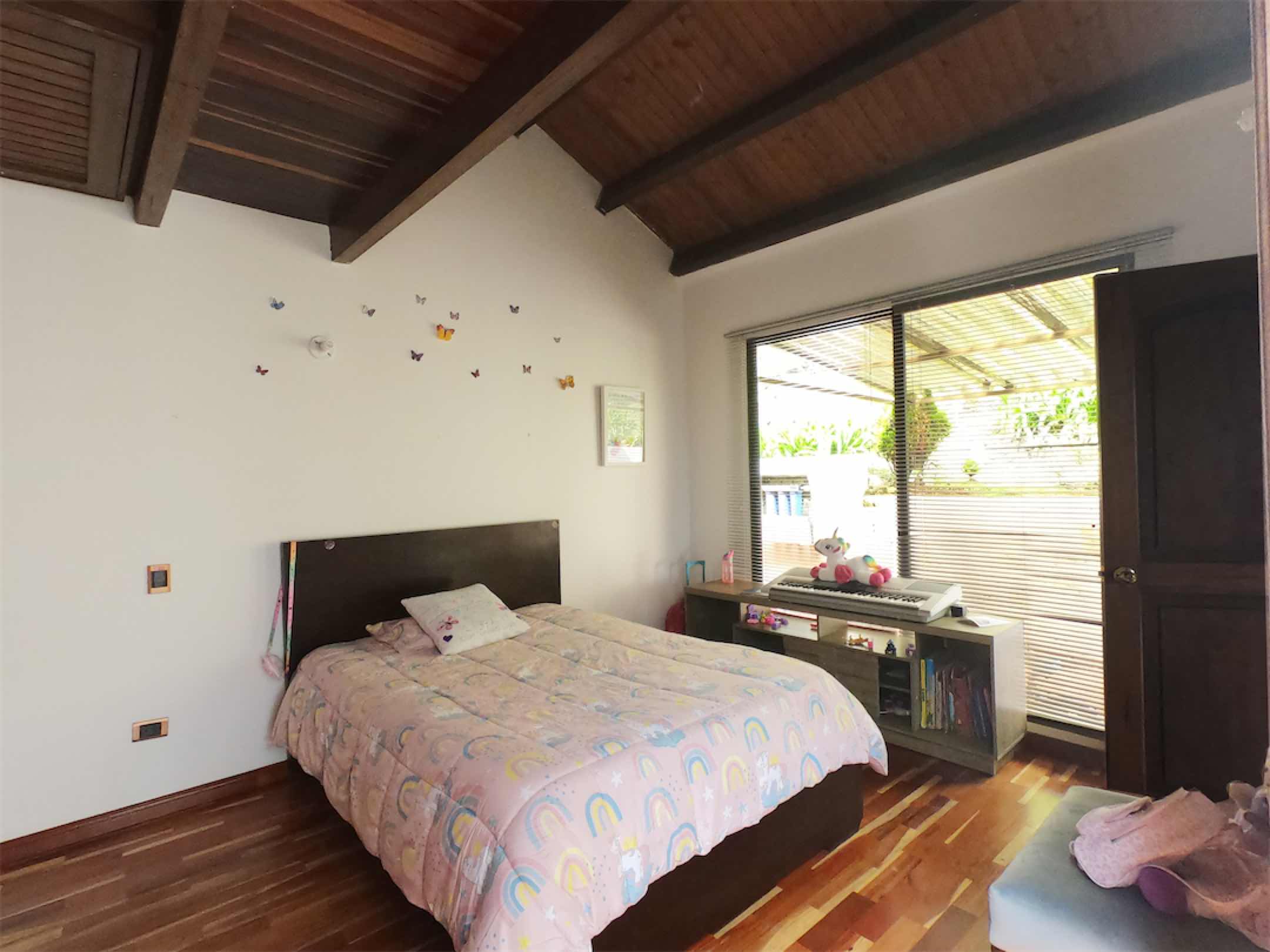 Linda casa de 380m2 en Conjunto Cerrado Bosques de La Calera-Cund