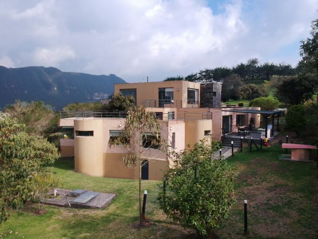Espectacular casa de 427m2 en Conjunto Casa de Campo, La Calera
