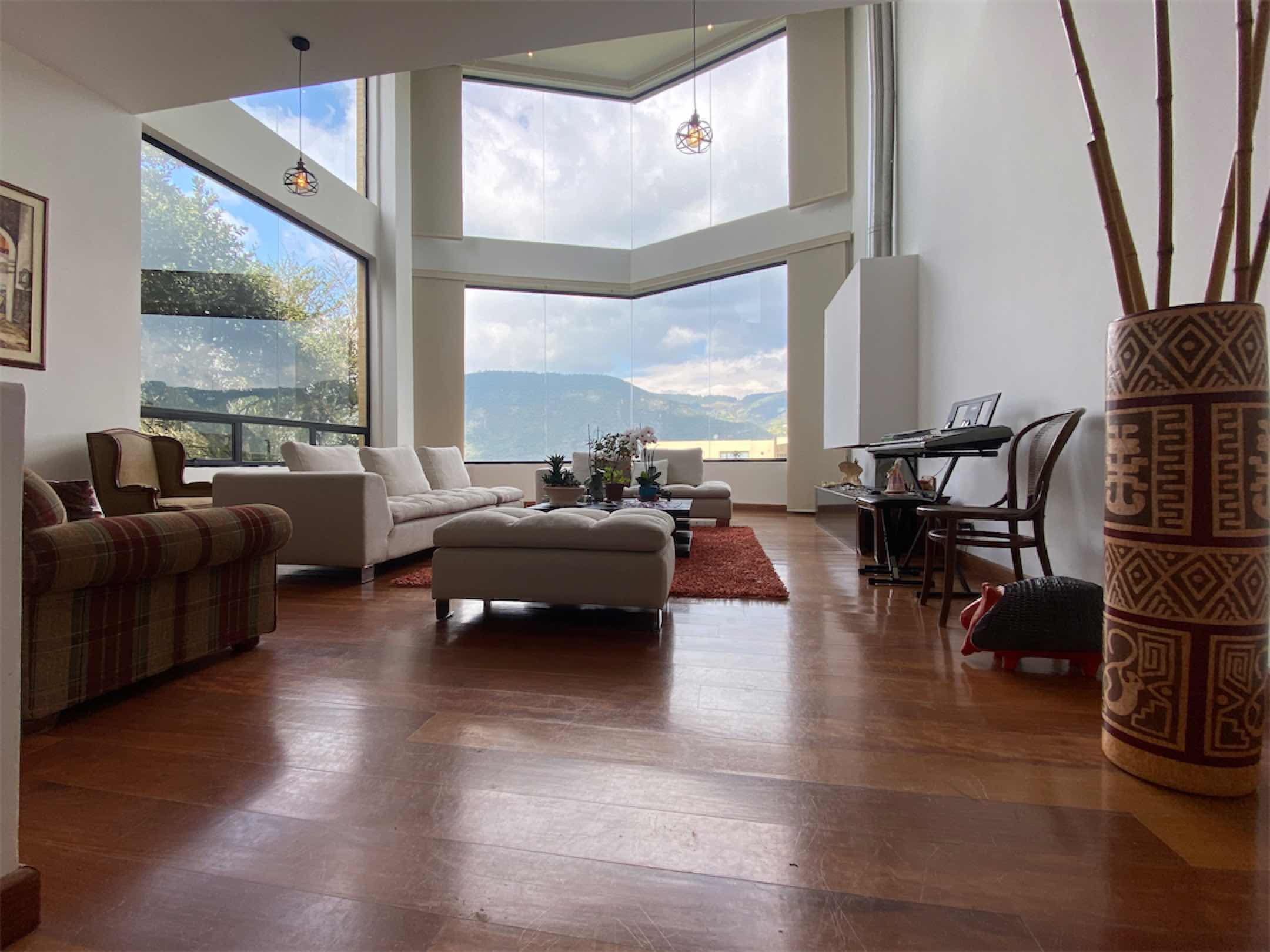 Espectacular casa de 427m2 en Conjunto Casa de Campo, La Calera