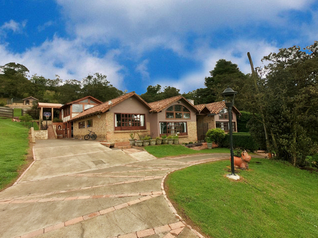 Linda casa campestre de 334m2 en El Rodeo, La Calera