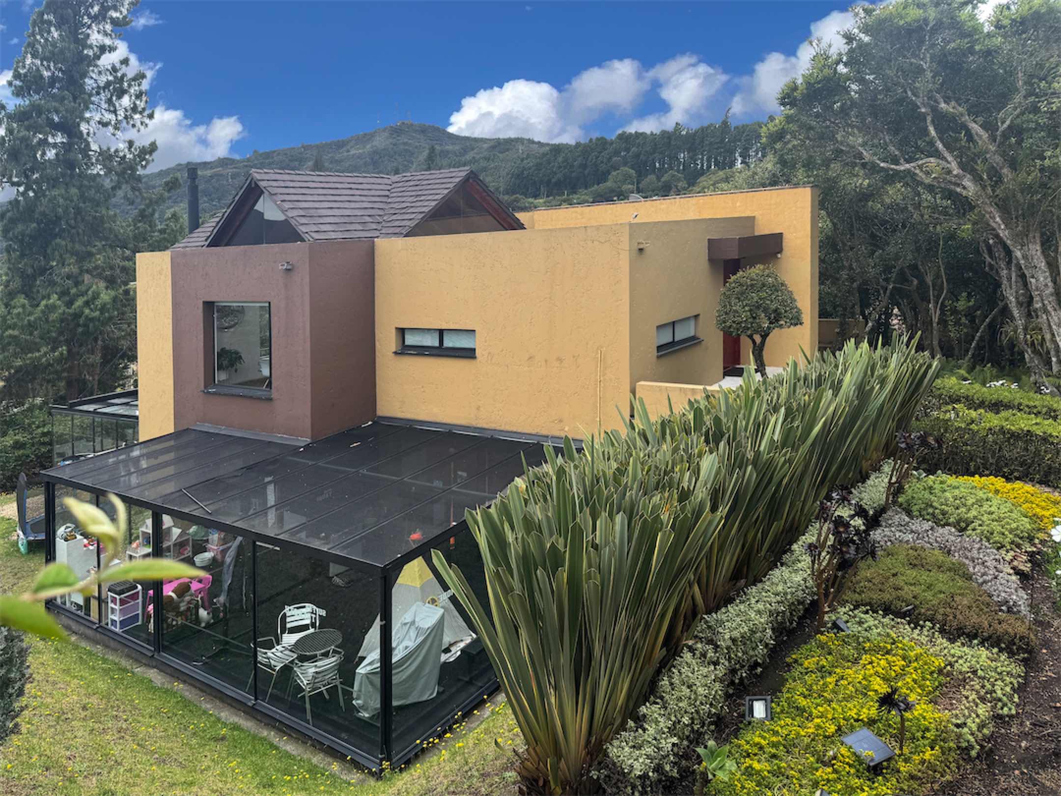 Linda casa de 340m2 con todo lo que sueñas, en Arboretto, vía La Calera