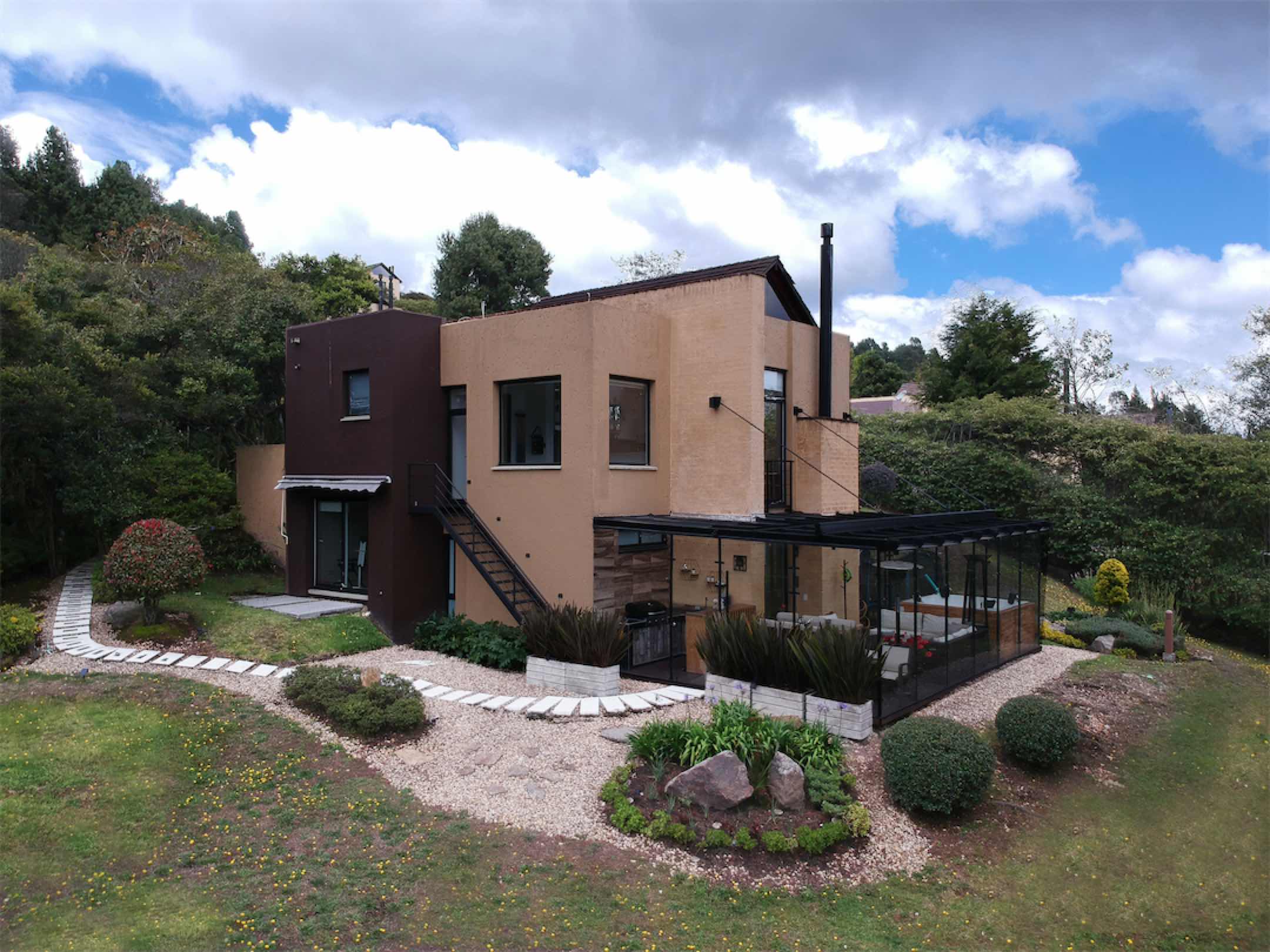 Linda casa de 340m2 con todo lo que sueñas, en Arboretto, vía La Calera