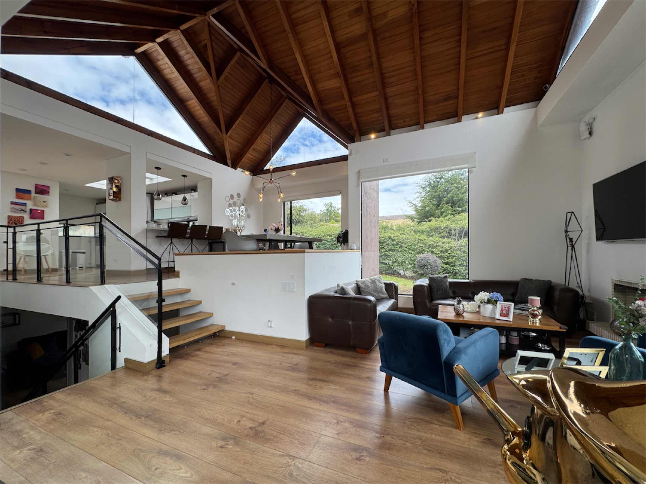 Linda casa de 340m2 con todo lo que sueñas, en Arboretto, vía La Calera