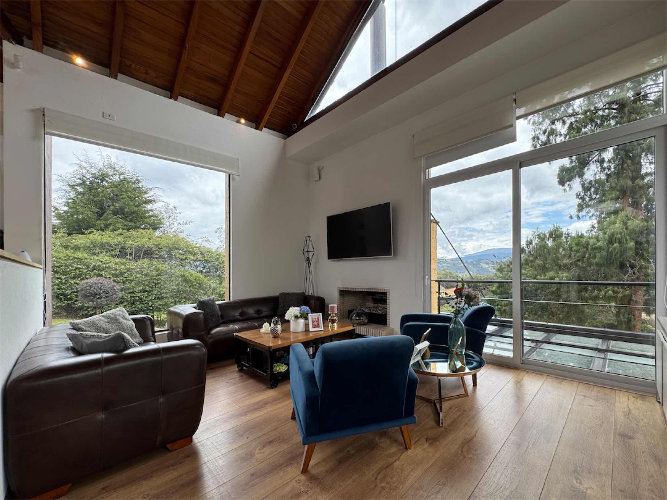 Linda casa de 340m2 con todo lo que sueñas, en Arboretto, vía La Calera
