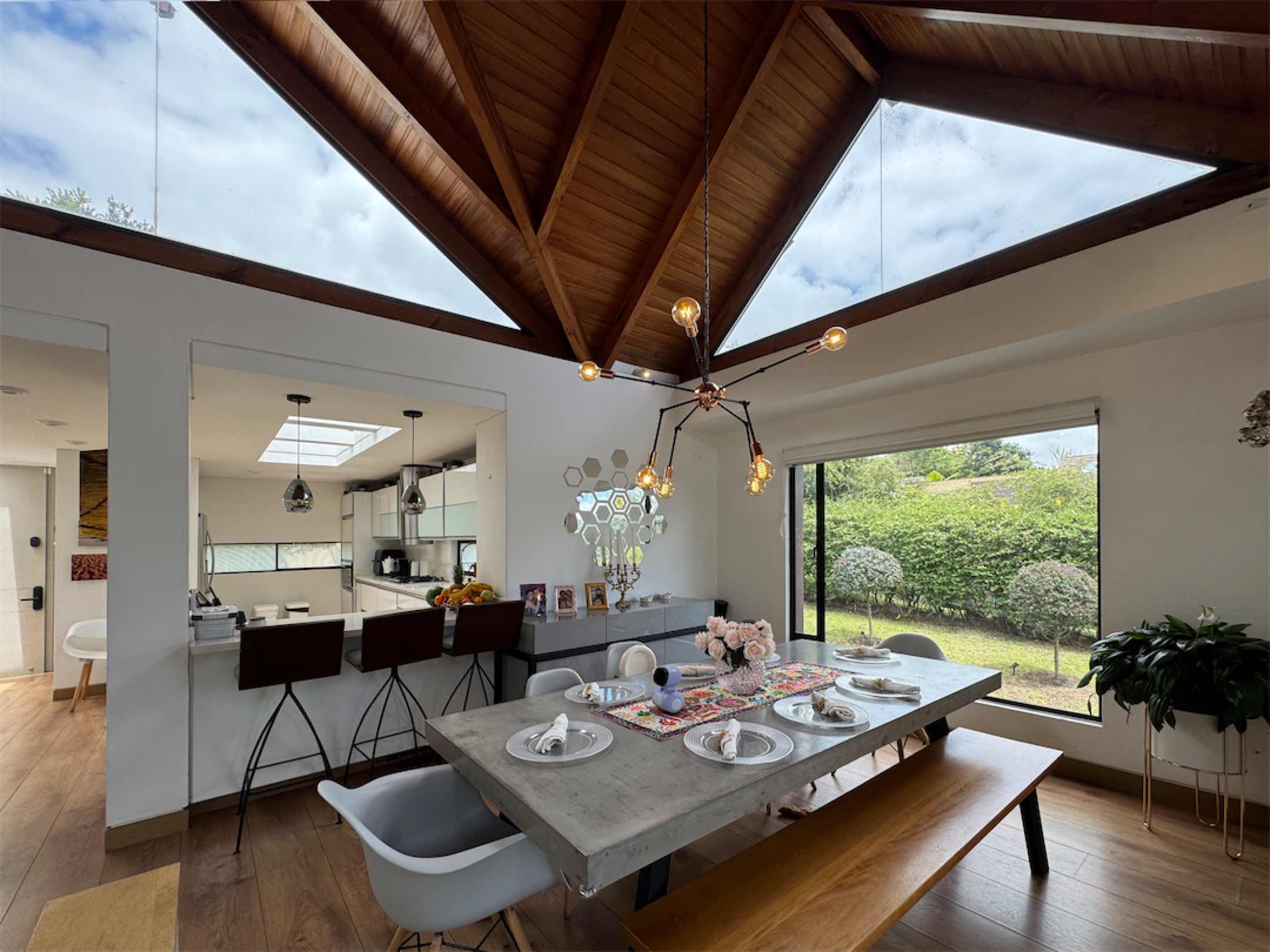 Linda casa de 340m2 con todo lo que sueñas, en Arboretto, vía La Calera