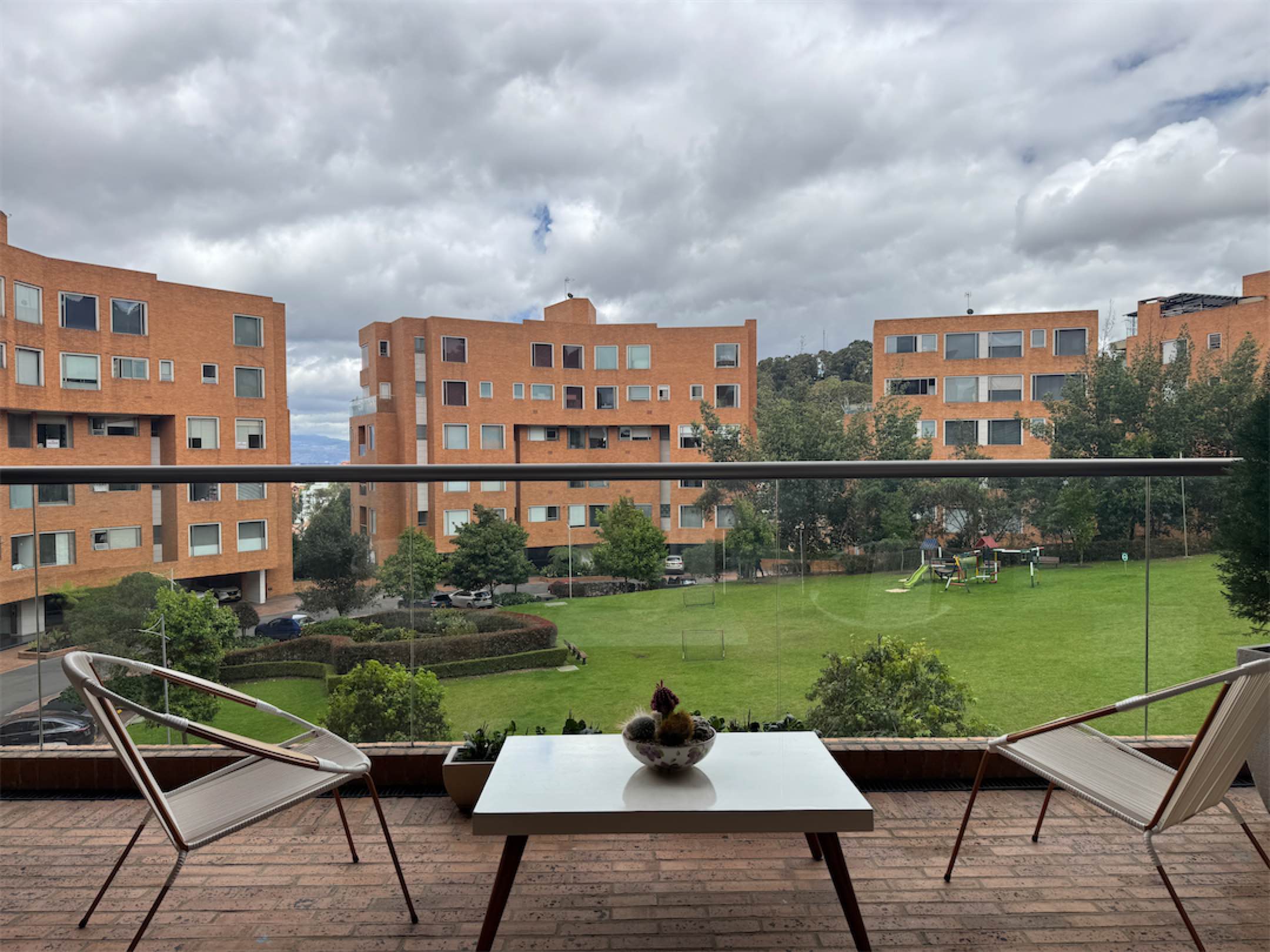 Lindo apartamento remodelado de 415m2 con 2 terrazas, en Montereserva