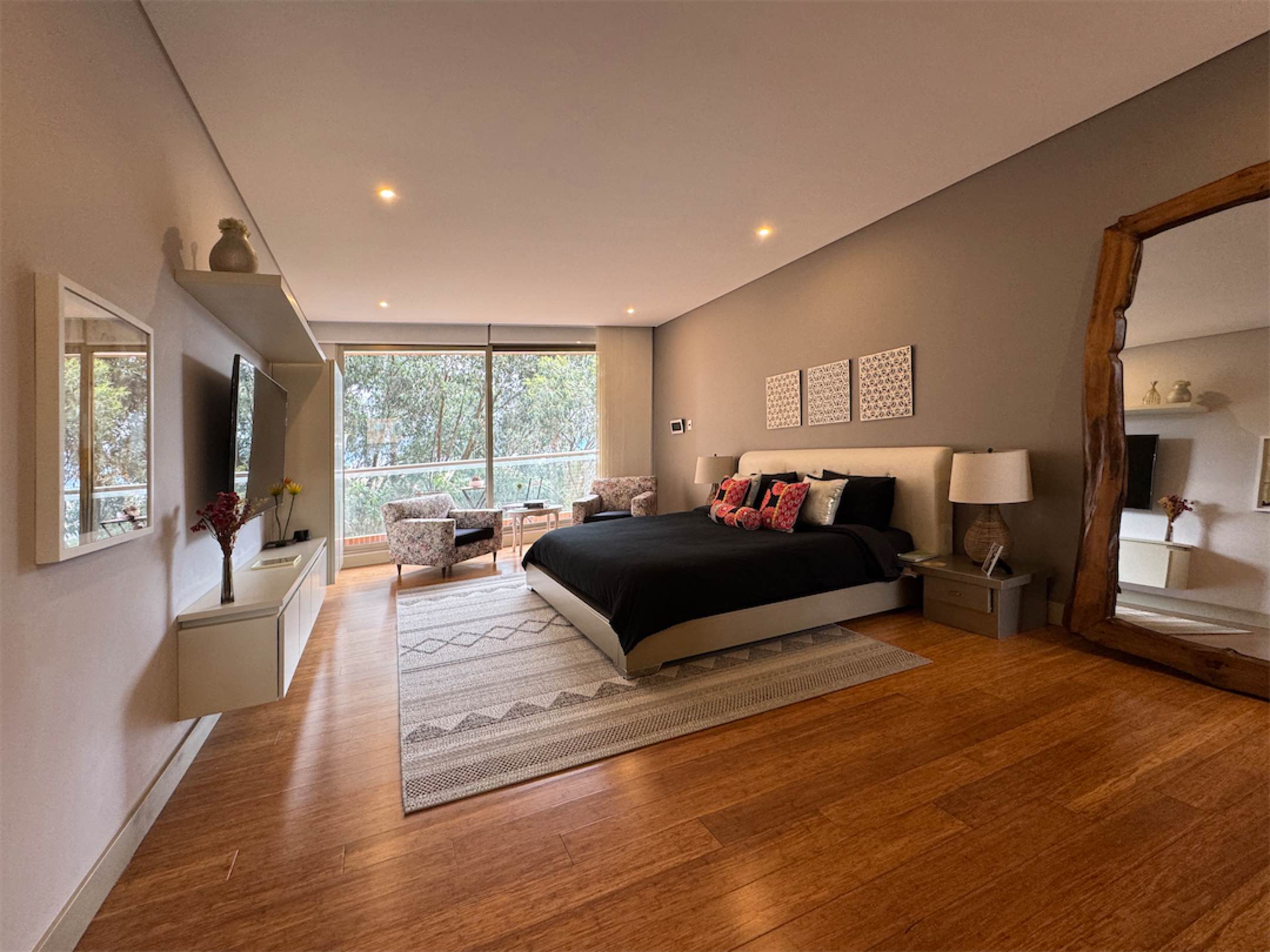Lindo apartamento remodelado de 415m2 con 2 terrazas, en Montereserva