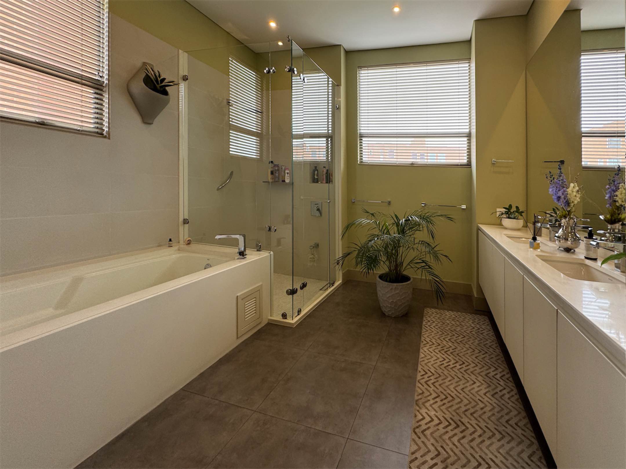 Lindo apartamento remodelado de 415m2 con 2 terrazas, en Montereserva