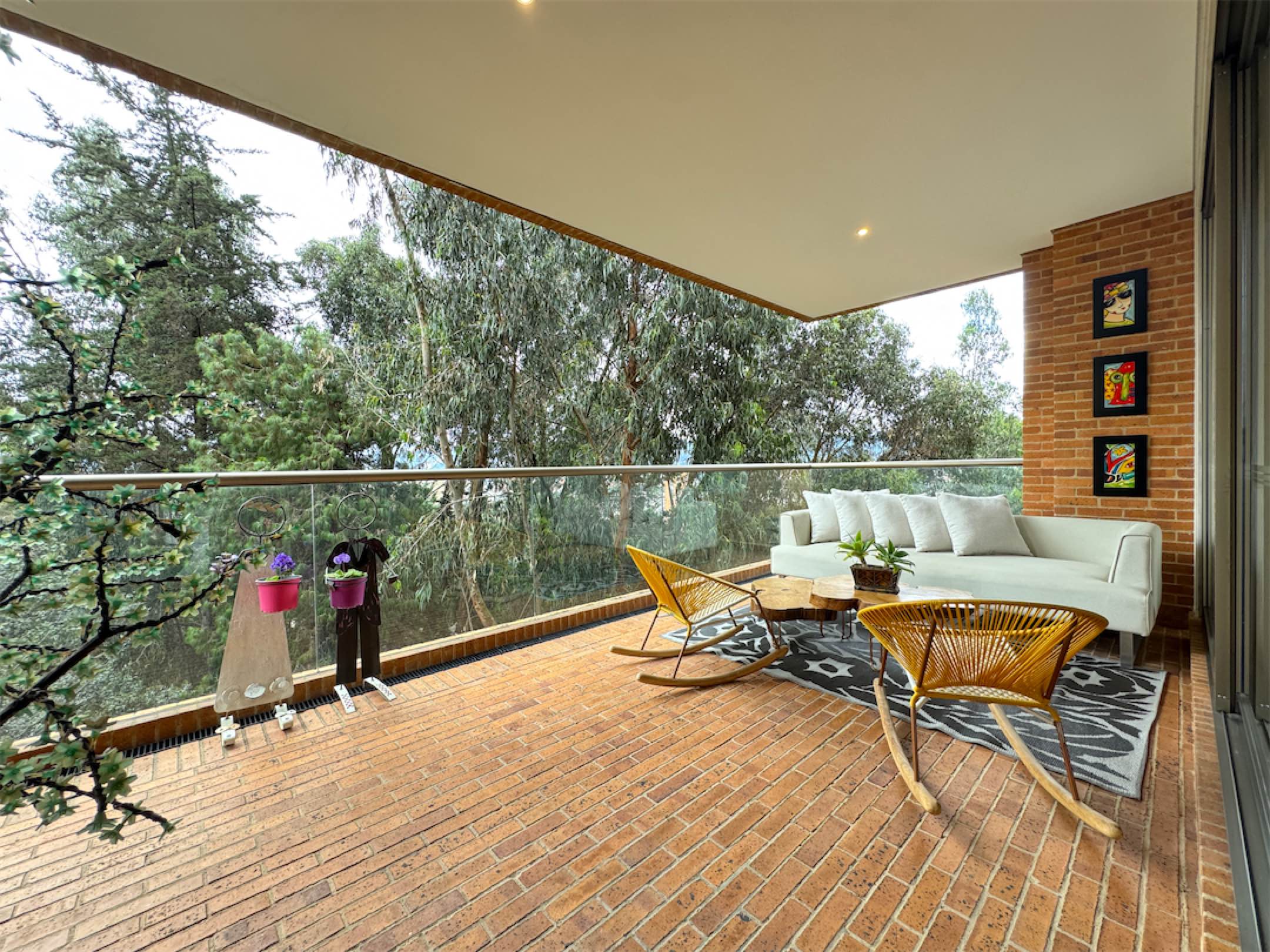 Lindo apartamento remodelado de 415m2 con 2 terrazas, en Montereserva